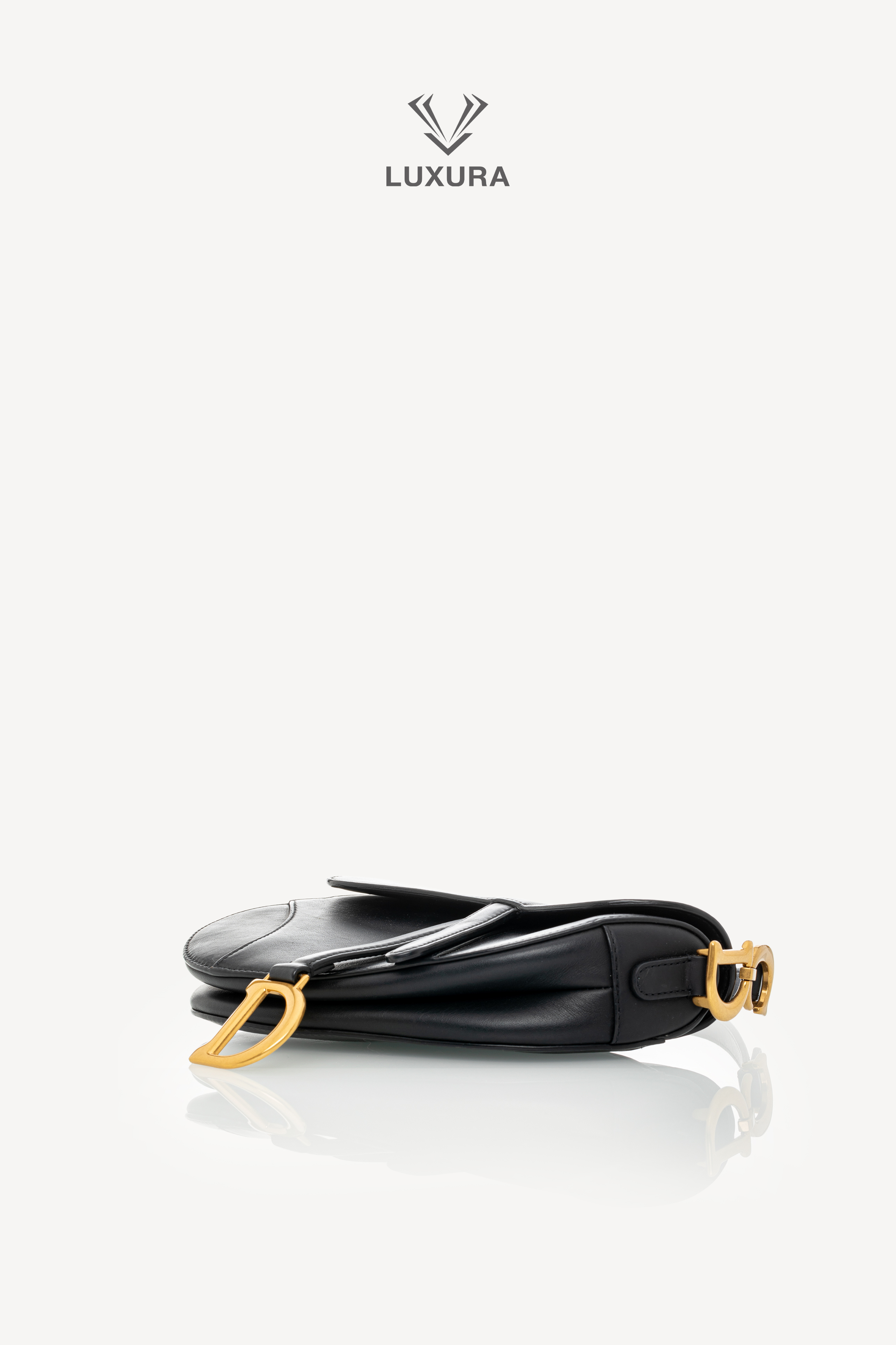 <span style="font-size: 10px;letter-spacing: .15em"></span><br>            <strong>CHRISTIAN DIOR</strong><br>            <div style="margin-top:10px;font-size:16px">Small Saddle Bag With Strap Calfskin Black</div><br> - Image 24