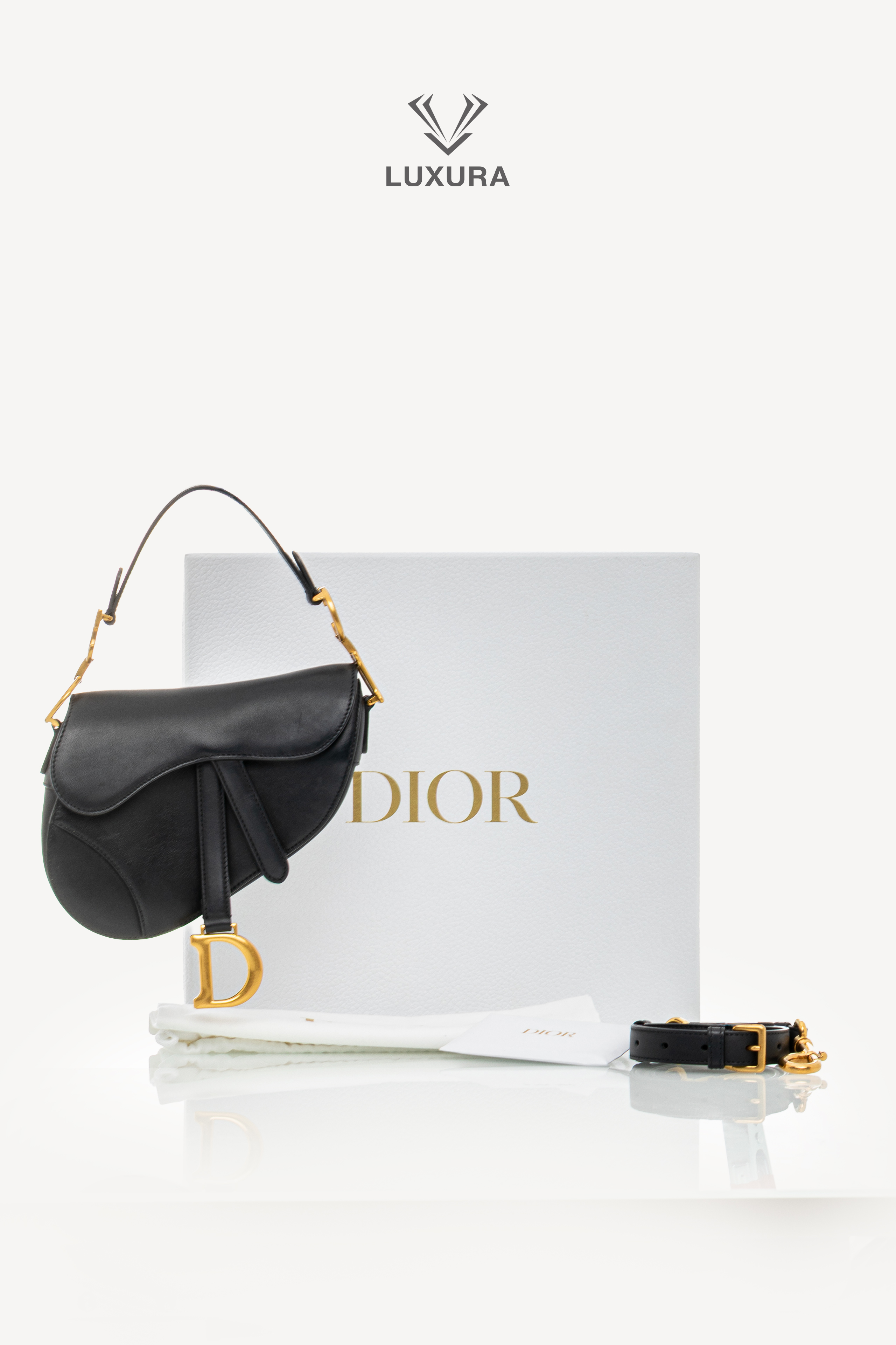 <span style="font-size: 10px;letter-spacing: .15em"></span><br>            <strong>CHRISTIAN DIOR</strong><br>            <div style="margin-top:10px;font-size:16px">Small Saddle Bag With Strap Calfskin Black</div><br> - Image 2