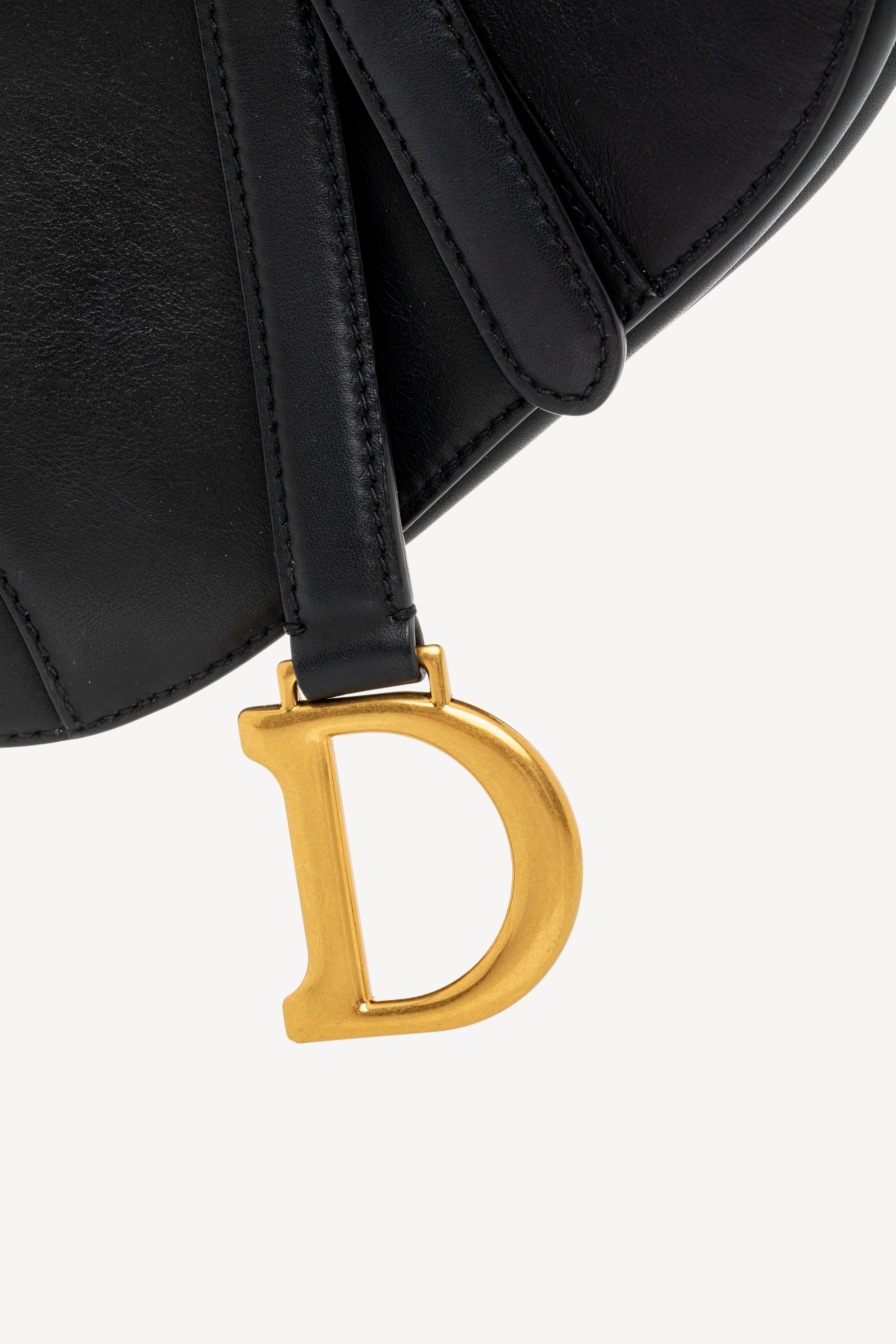 <span style="font-size: 10px;letter-spacing: .15em"></span><br>            <strong>CHRISTIAN DIOR</strong><br>            <div style="margin-top:10px;font-size:16px">Small Saddle Bag With Strap Calfskin Black</div><br> - Image 22