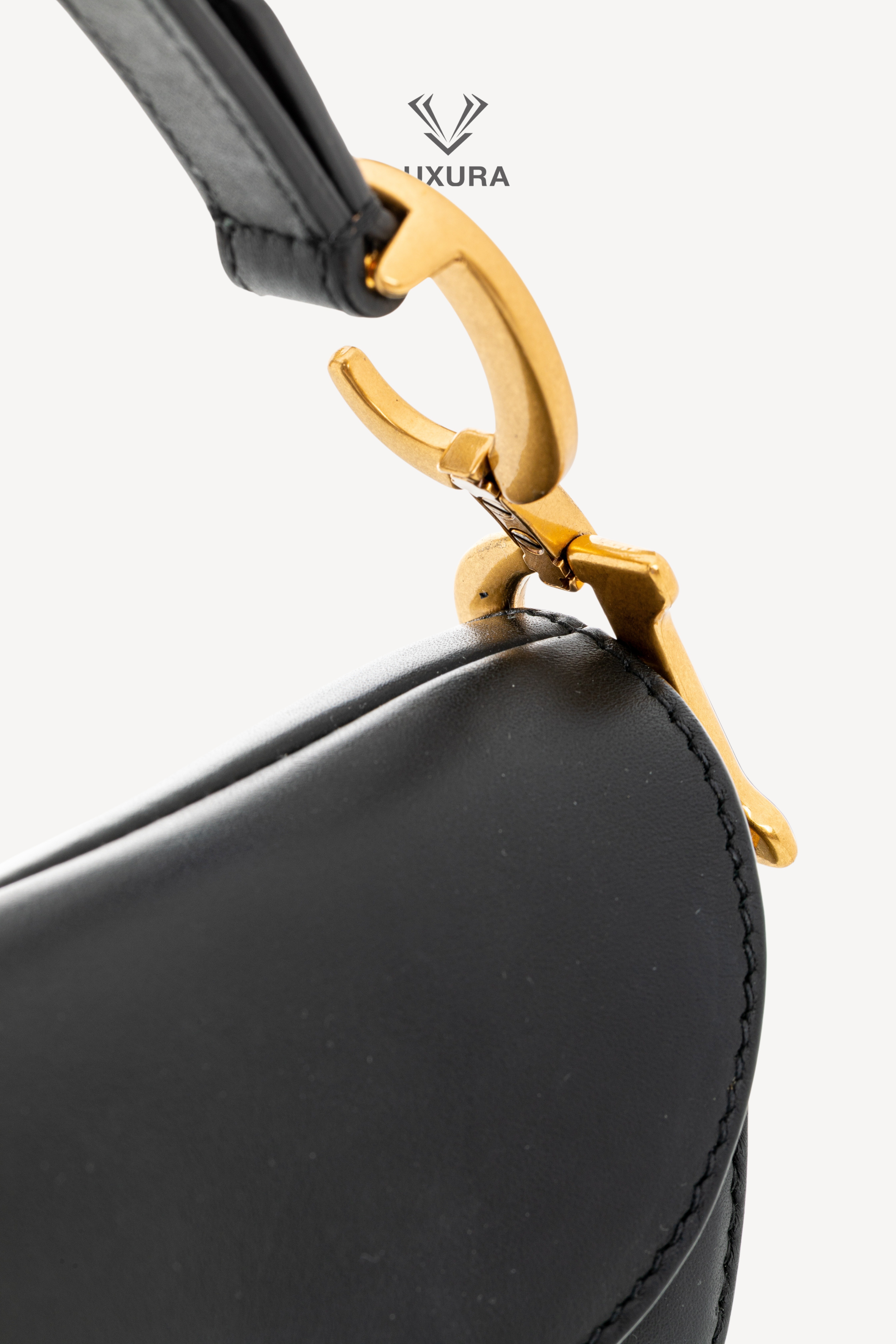 <span style="font-size: 10px;letter-spacing: .15em"></span><br>            <strong>CHRISTIAN DIOR</strong><br>            <div style="margin-top:10px;font-size:16px">Small Saddle Bag With Strap Calfskin Black</div><br> - Image 15