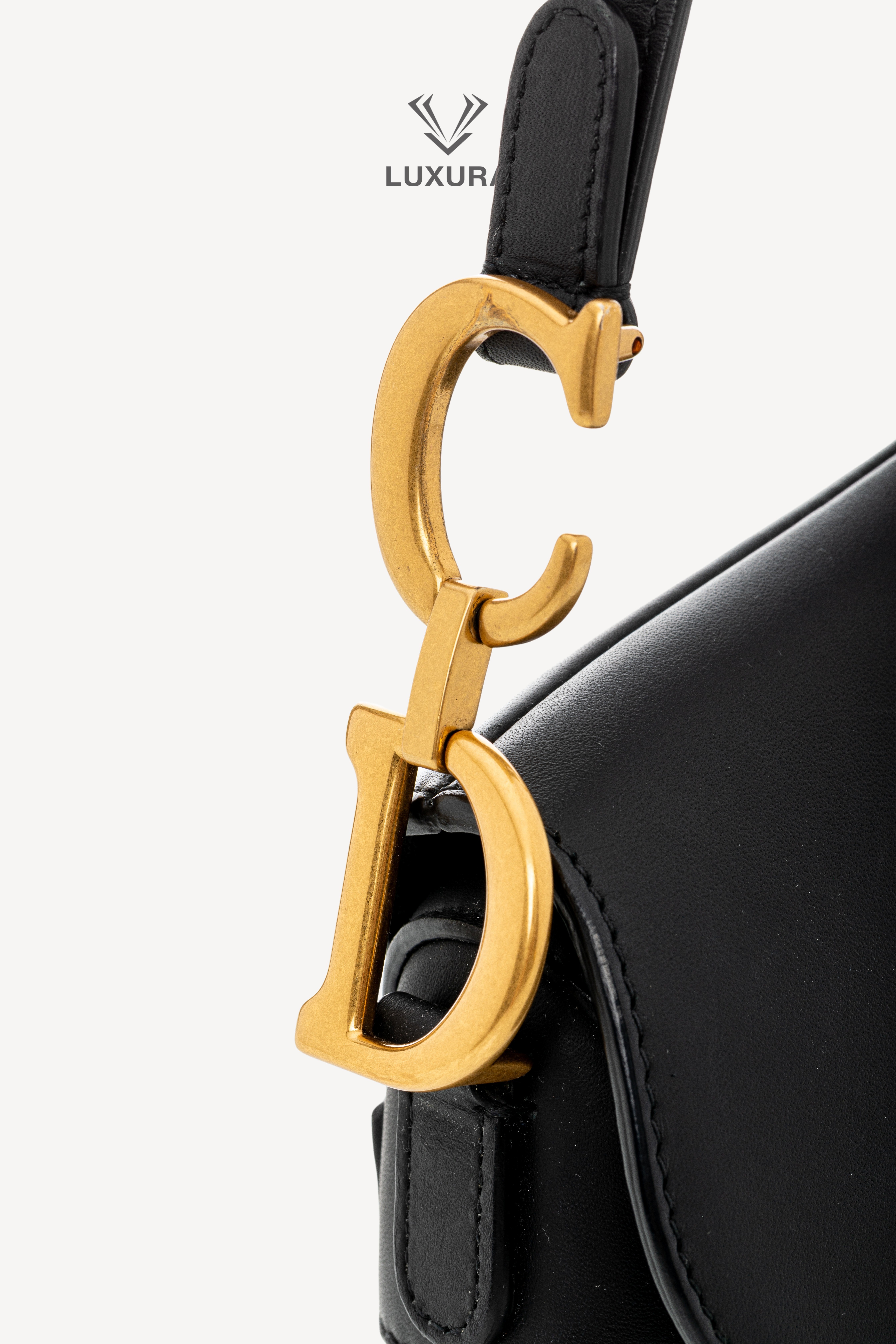<span style="font-size: 10px;letter-spacing: .15em"></span><br>            <strong>CHRISTIAN DIOR</strong><br>            <div style="margin-top:10px;font-size:16px">Small Saddle Bag With Strap Calfskin Black</div><br> - Image 21