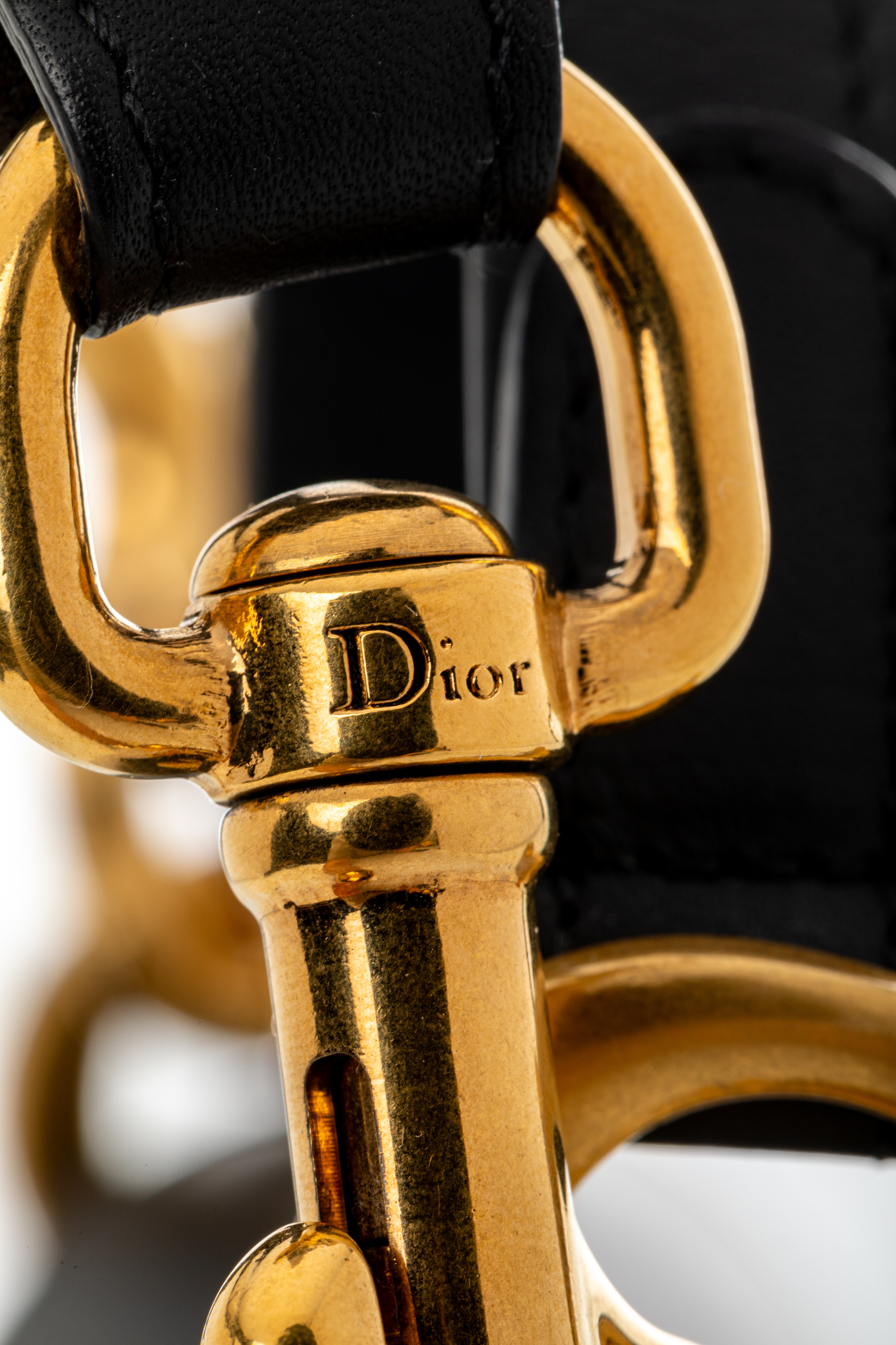 <span style="font-size: 10px;letter-spacing: .15em"></span><br>            <strong>CHRISTIAN DIOR</strong><br>            <div style="margin-top:10px;font-size:16px">Small Saddle Bag With Strap Calfskin Black</div><br> - Image 17