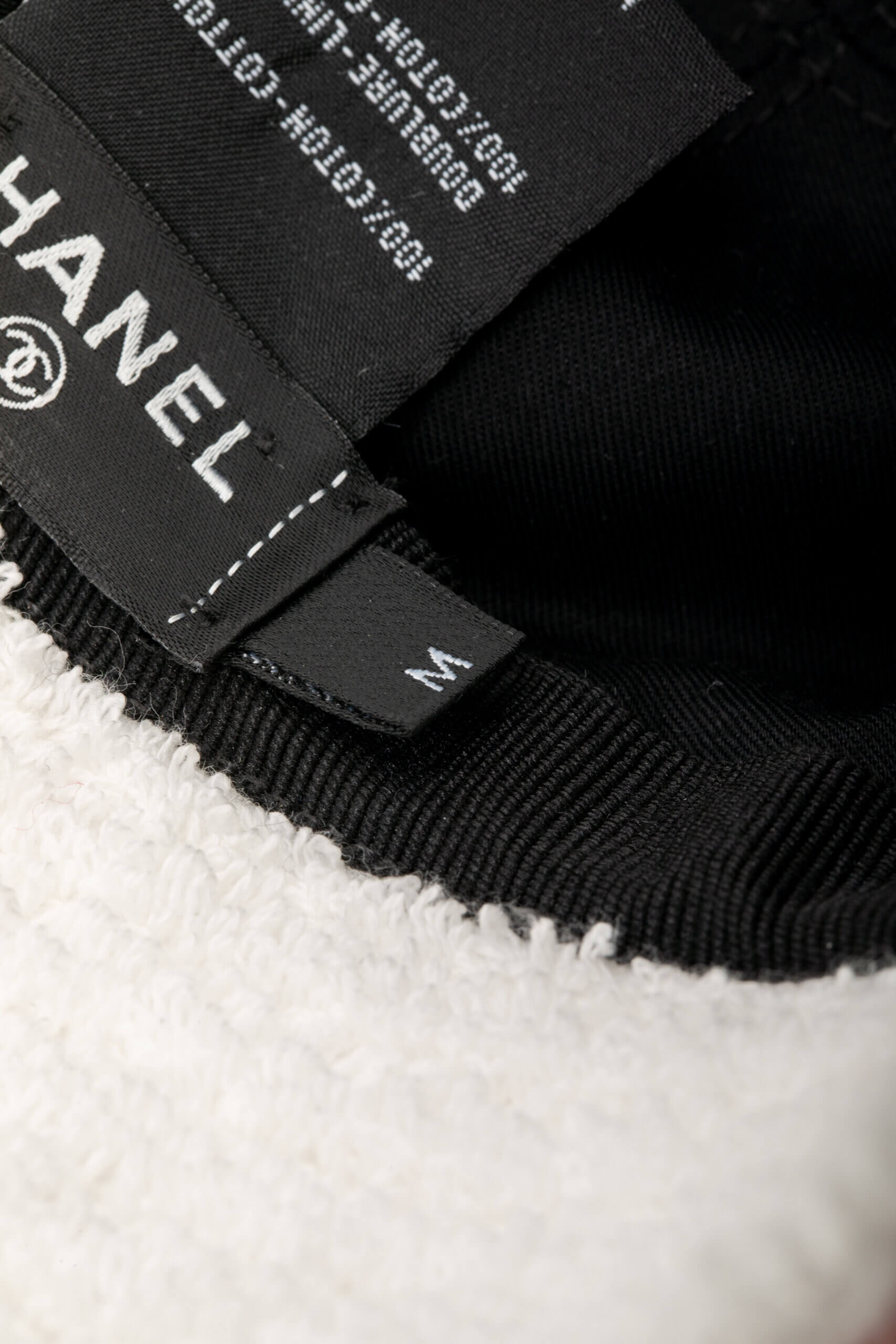 <span style="font-size: 10px;letter-spacing: .15em">HARD TO FIND</span><br> <strong>CHANEL</strong><br> <div style="margin-top:10px;font-size:16px">Terry Bucket Hat Pink M</div><br> - Image 8