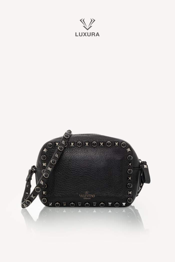 <span style="font-size: 10px;letter-spacing: .15em">HARD TO FIND</span><br>            <strong>VALENTINO</strong><br>            <div style="margin-top:10px;font-size:16px">Garavani Rolling Rockstud Camera Crossbody Bag Black</div><br>