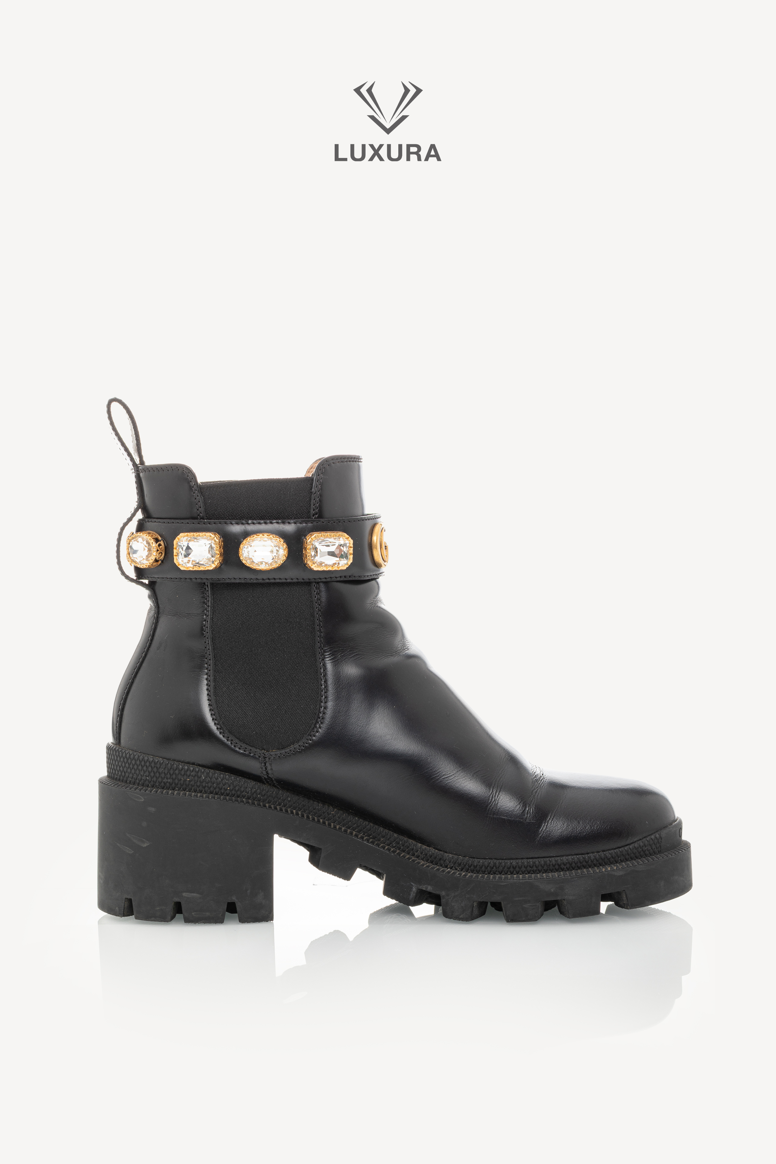 <span style="font-size: 10px;letter-spacing: .15em">BEST DEAL</span><br> <strong>GUCCI</strong><br> <div style="margin-top:10px;font-size:16px">Calfskin Crystal GG Trip Chelsea Ankle Boots Black 36</div><br>