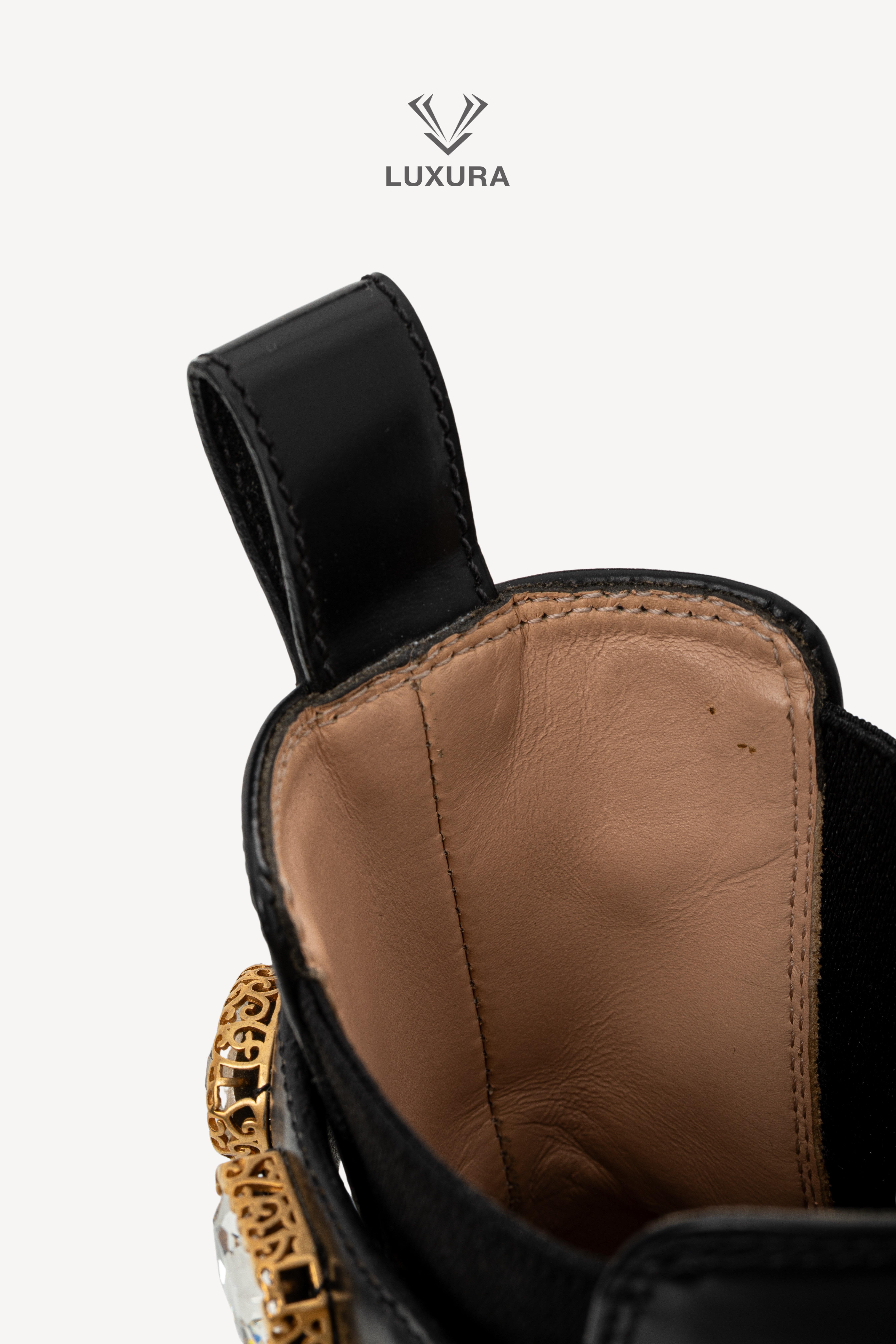 <span style="font-size: 10px;letter-spacing: .15em">BEST DEAL</span><br> <strong>GUCCI</strong><br> <div style="margin-top:10px;font-size:16px">Calfskin Crystal GG Trip Chelsea Ankle Boots Black 36</div><br> - Image 16