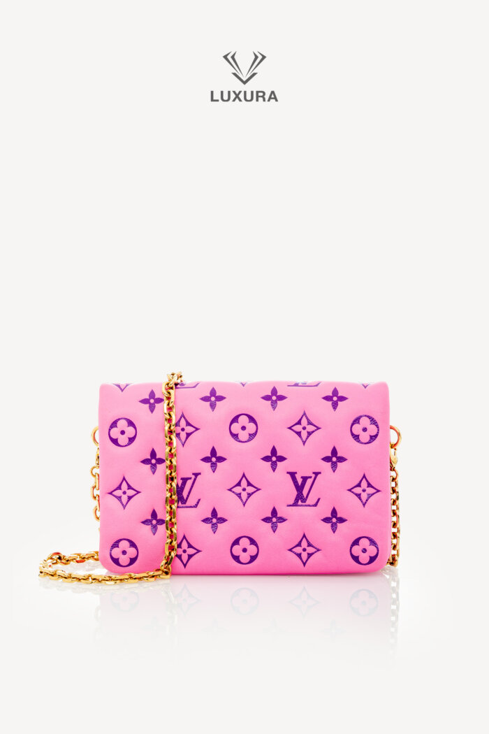 <span style="font-size: 10px;letter-spacing: .15em">HARD TO FIND</span><br>            <strong>LOUIS VUITTON</strong><br>            <div style="margin-top:10px;font-size:16px">Monogram Pochette Coussin Shoulder Bag Pink M80745</div><br>