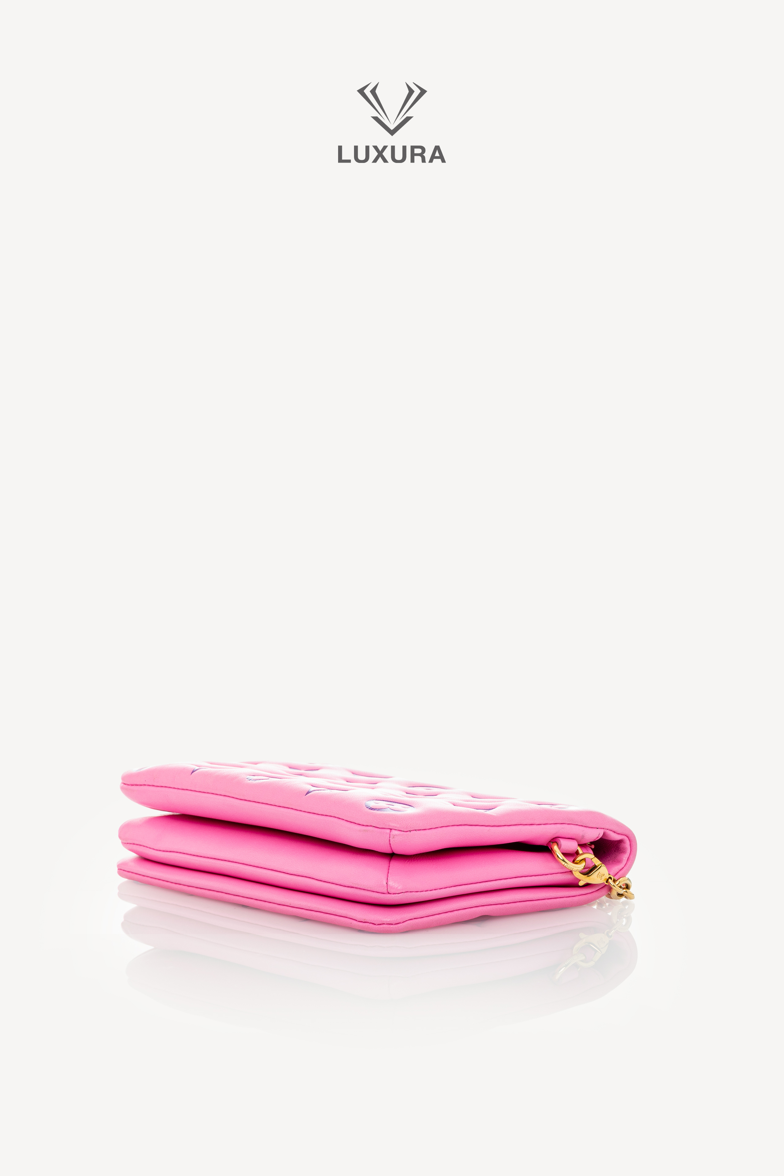 <span style="font-size: 10px;letter-spacing: .15em">HARD TO FIND</span><br>            <strong>LOUIS VUITTON</strong><br>            <div style="margin-top:10px;font-size:16px">Monogram Pochette Coussin Shoulder Bag Pink M80745</div><br> - Image 23