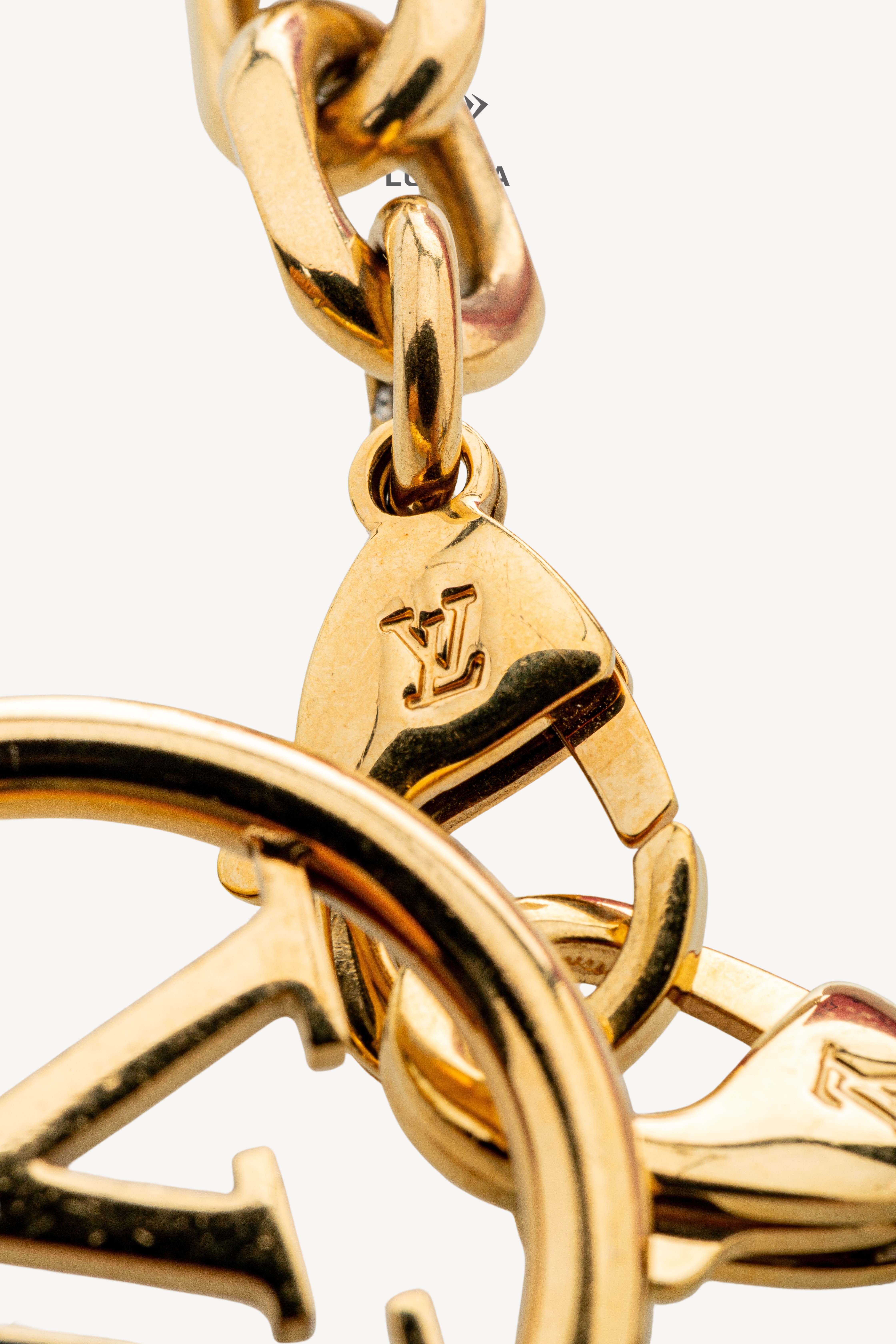 <span style="font-size: 10px;letter-spacing: .15em">HARD TO FIND</span><br>            <strong>LOUIS VUITTON</strong><br>            <div style="margin-top:10px;font-size:16px">Monogram Pochette Coussin Shoulder Bag Pink M80745</div><br> - Image 19