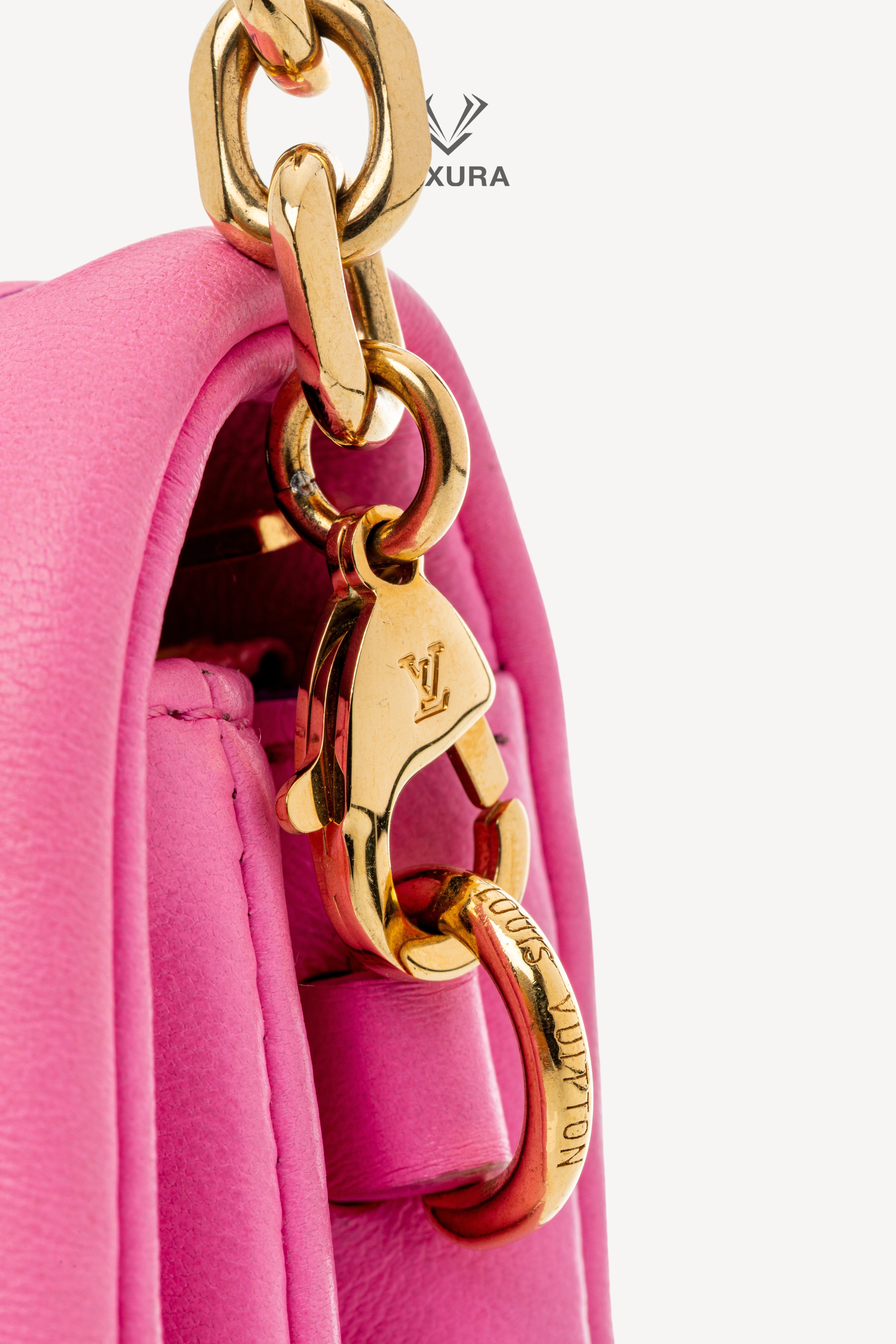 <span style="font-size: 10px;letter-spacing: .15em">HARD TO FIND</span><br>            <strong>LOUIS VUITTON</strong><br>            <div style="margin-top:10px;font-size:16px">Monogram Pochette Coussin Shoulder Bag Pink M80745</div><br> - Image 12