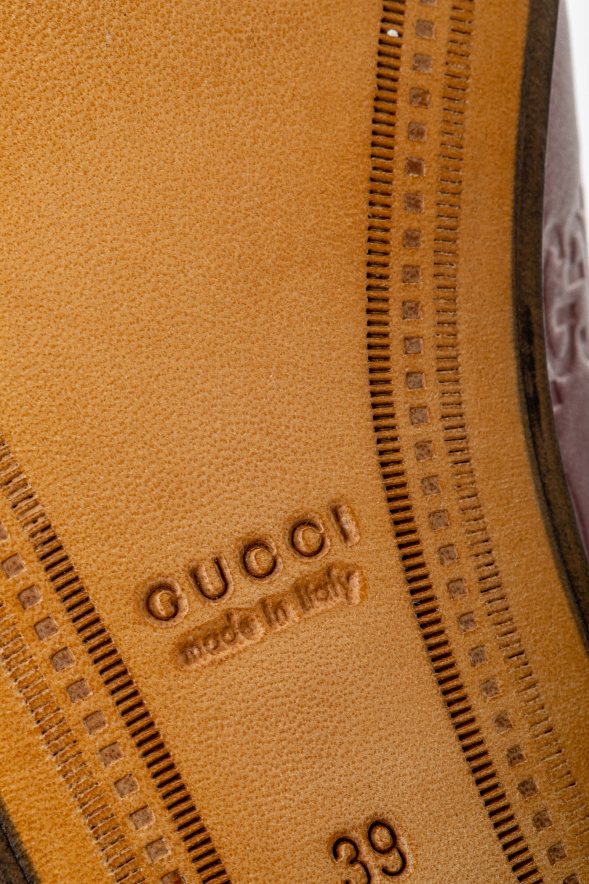<span style="font-size: 10px;letter-spacing: .15em">BEST DEAL</span><br> <strong>GUCCI</strong><br> <div style="margin-top:10px;font-size:16px">Guccissima Jordaan Loafers Red 39</div><br> - Image 22