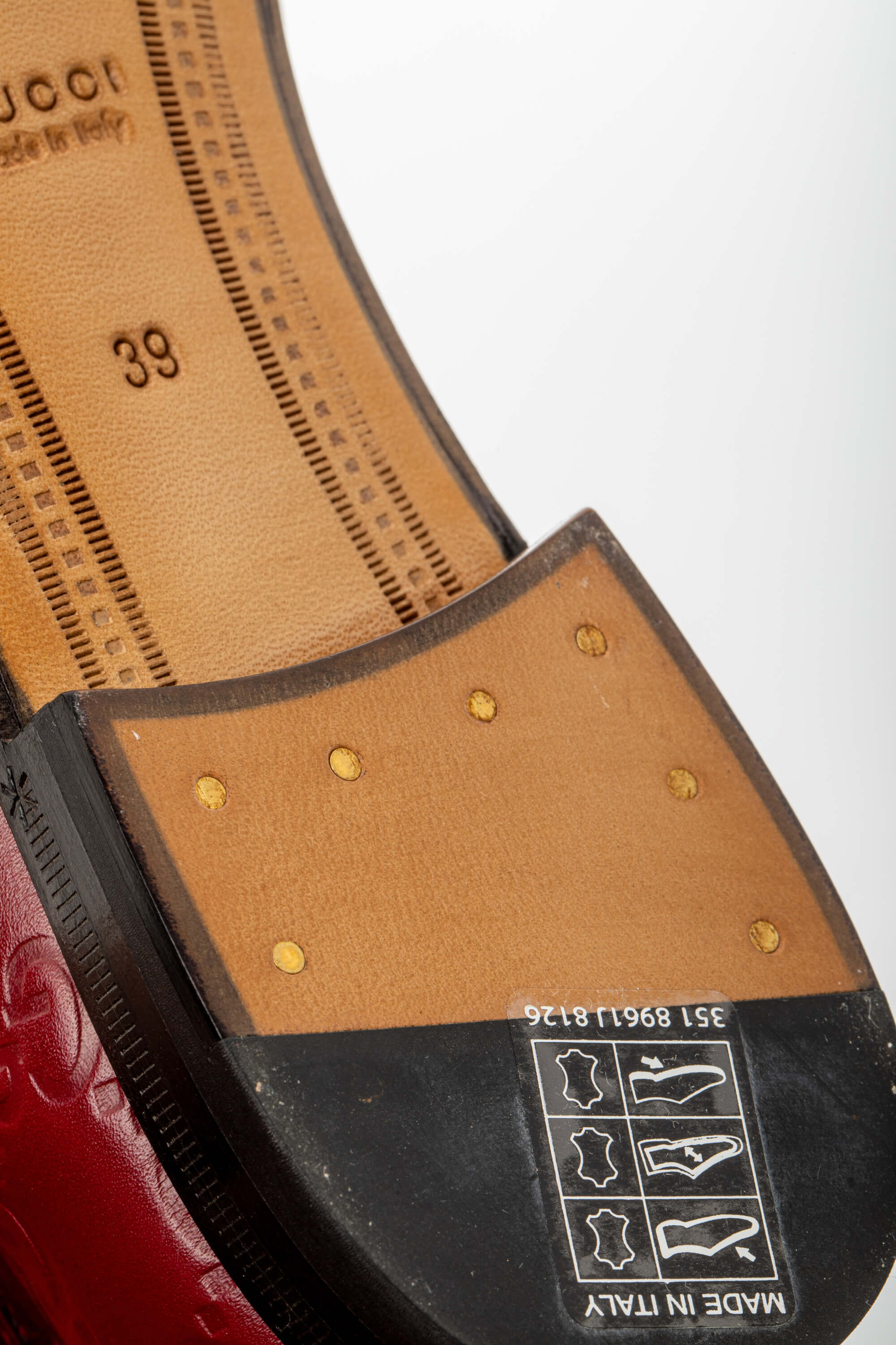 <span style="font-size: 10px;letter-spacing: .15em">BEST DEAL</span><br> <strong>GUCCI</strong><br> <div style="margin-top:10px;font-size:16px">Guccissima Jordaan Loafers Red 39</div><br> - Image 23