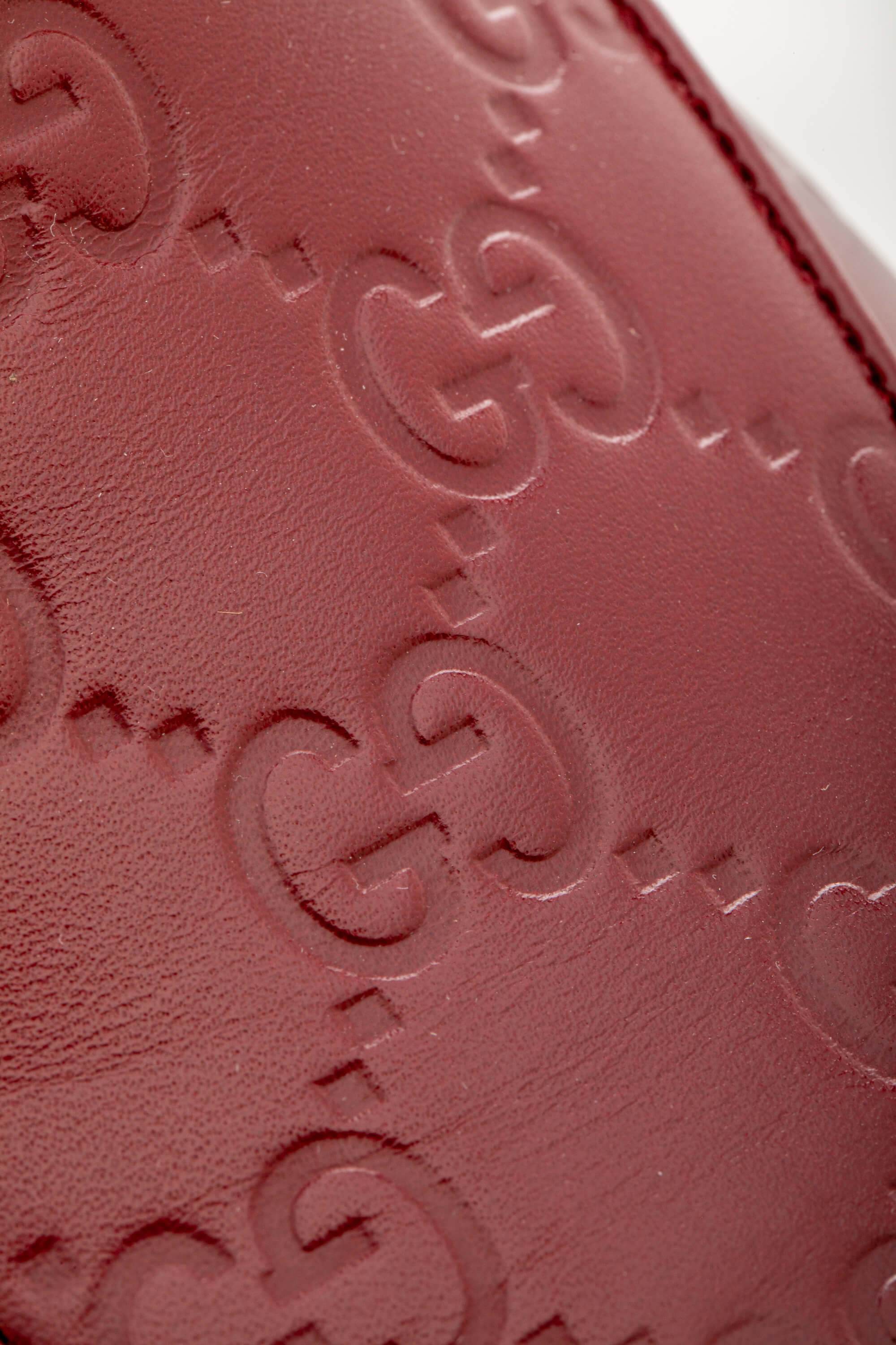 <span style="font-size: 10px;letter-spacing: .15em">BEST DEAL</span><br> <strong>GUCCI</strong><br> <div style="margin-top:10px;font-size:16px">Guccissima Jordaan Loafers Red 39</div><br> - Image 16