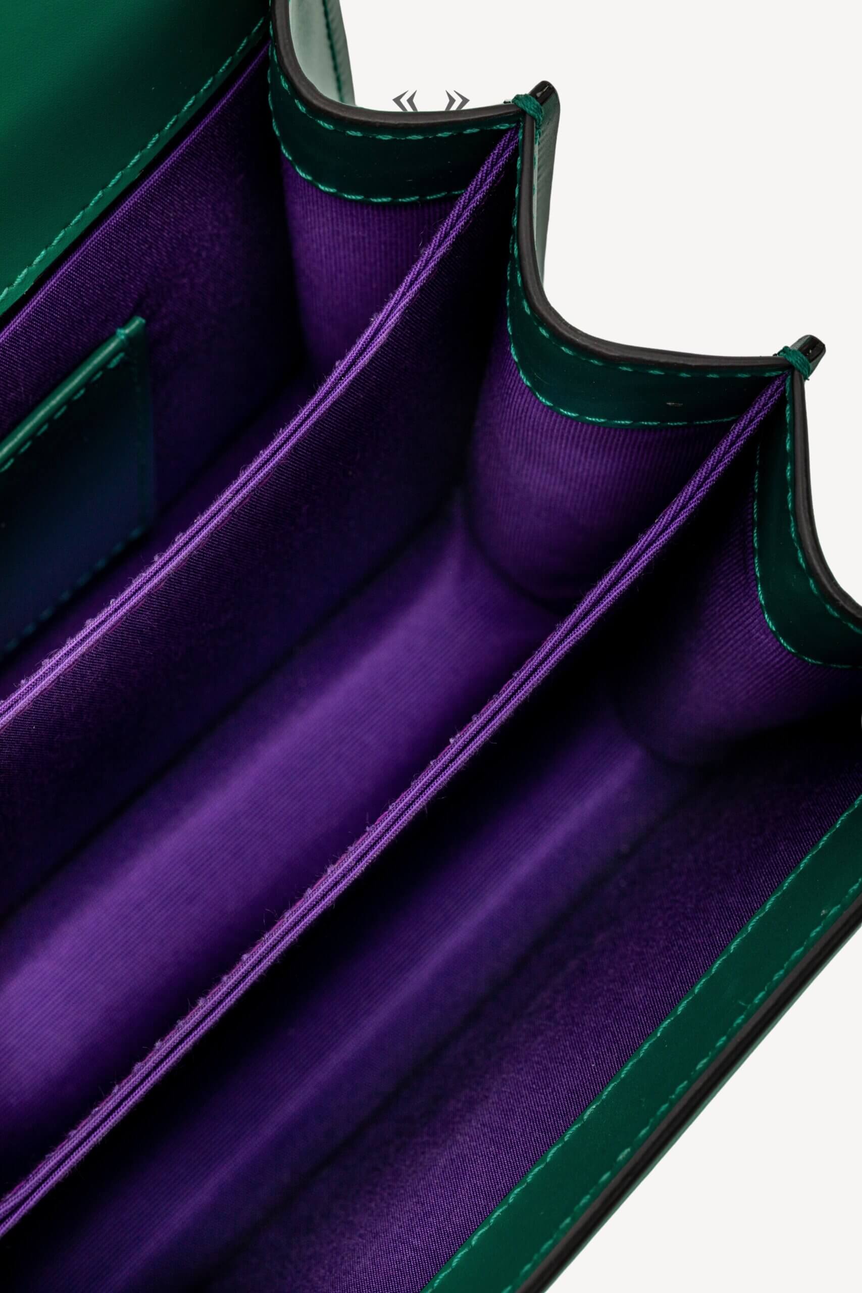 <span style="font-size: 10px;letter-spacing: .15em"></span><br> <strong>BVLGARI</strong><br> <div style="margin-top:10px;font-size:16px">Calfskin Serpenti Forever Top Handle Bag Emerald Green</div><br> - Image 15