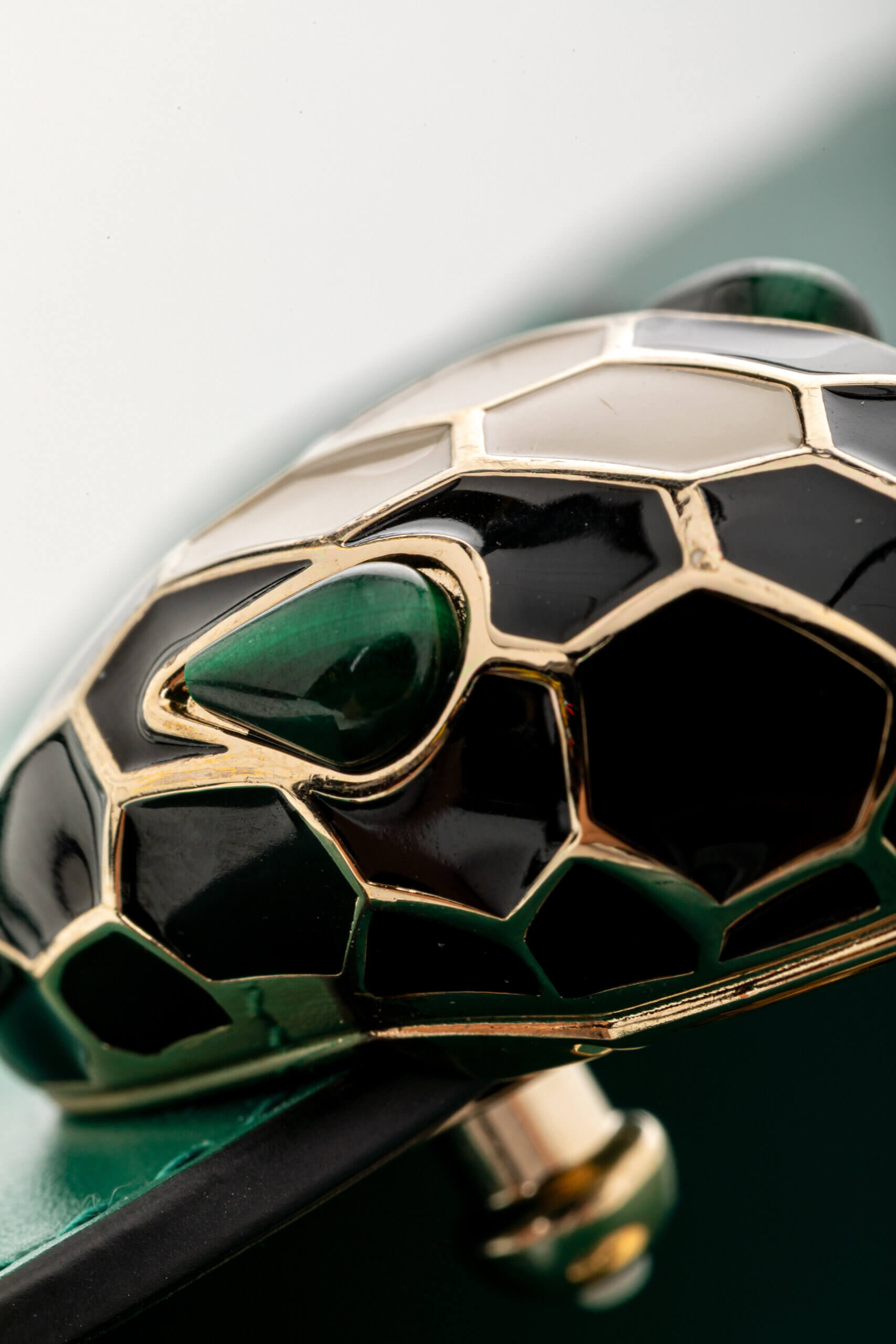 <span style="font-size: 10px;letter-spacing: .15em"></span><br> <strong>BVLGARI</strong><br> <div style="margin-top:10px;font-size:16px">Calfskin Serpenti Forever Top Handle Bag Emerald Green</div><br> - Image 11