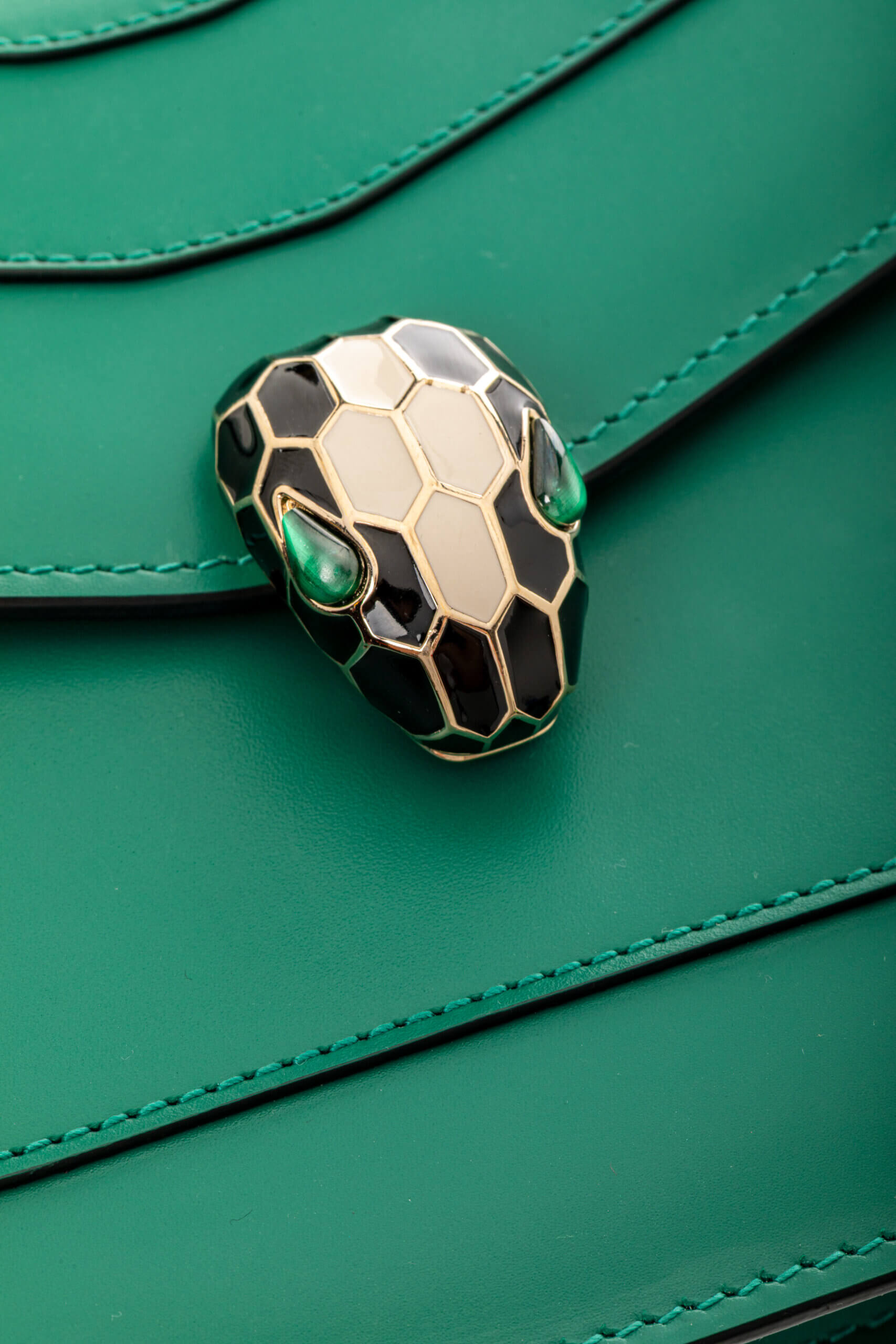 <span style="font-size: 10px;letter-spacing: .15em"></span><br> <strong>BVLGARI</strong><br> <div style="margin-top:10px;font-size:16px">Calfskin Serpenti Forever Top Handle Bag Emerald Green</div><br> - Image 10