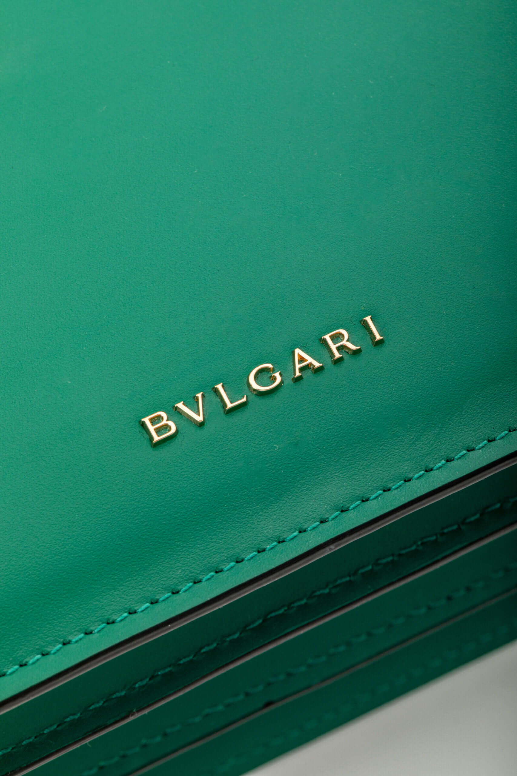 <span style="font-size: 10px;letter-spacing: .15em"></span><br> <strong>BVLGARI</strong><br> <div style="margin-top:10px;font-size:16px">Calfskin Serpenti Forever Top Handle Bag Emerald Green</div><br> - Image 17