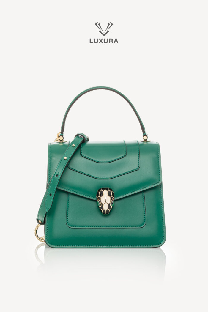 <span style="font-size: 10px;letter-spacing: .15em"></span><br>            <strong>BVLGARI</strong><br>            <div style="margin-top:10px;font-size:16px">Calfskin Serpenti Forever Top Handle Bag Emerald Green</div><br>