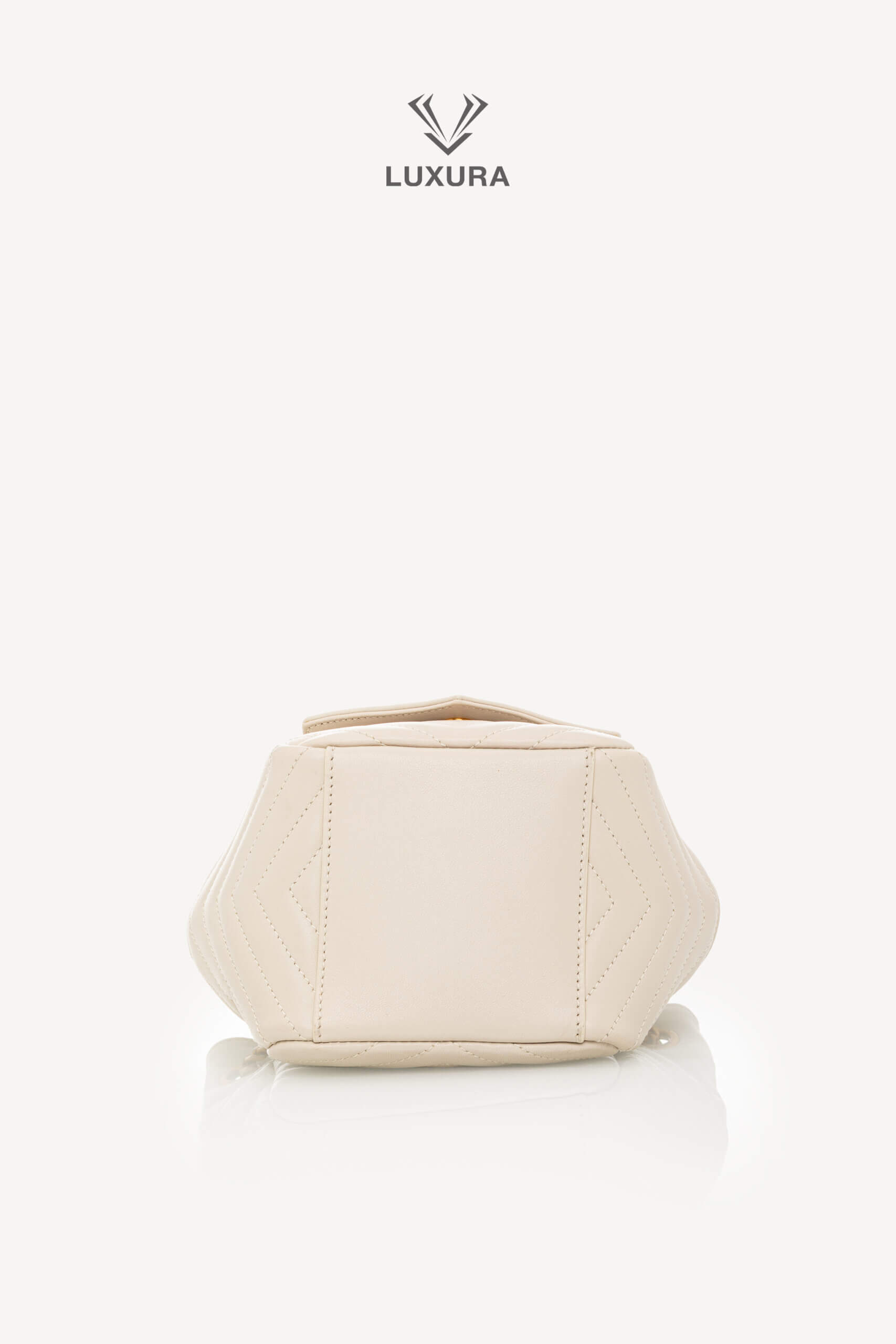 <span style="font-size: 10px;letter-spacing: .15em">HARD TO FIND</span><br>            <strong>SAINT LAURENT</strong><br>            <div style="margin-top:10px;font-size:16px">Lambskin Matelasse Monogram Joe Nano Bucket Bag Crema Soft</div><br> - Image 28