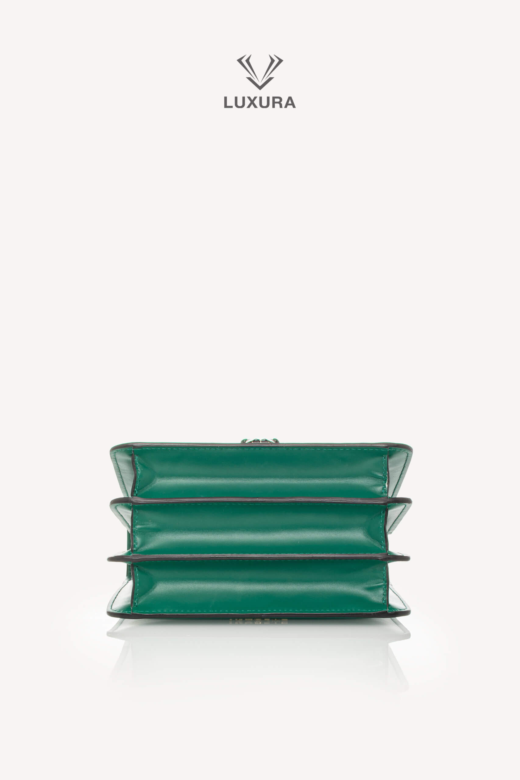 <span style="font-size: 10px;letter-spacing: .15em"></span><br> <strong>BVLGARI</strong><br> <div style="margin-top:10px;font-size:16px">Calfskin Serpenti Forever Top Handle Bag Emerald Green</div><br> - Image 26
