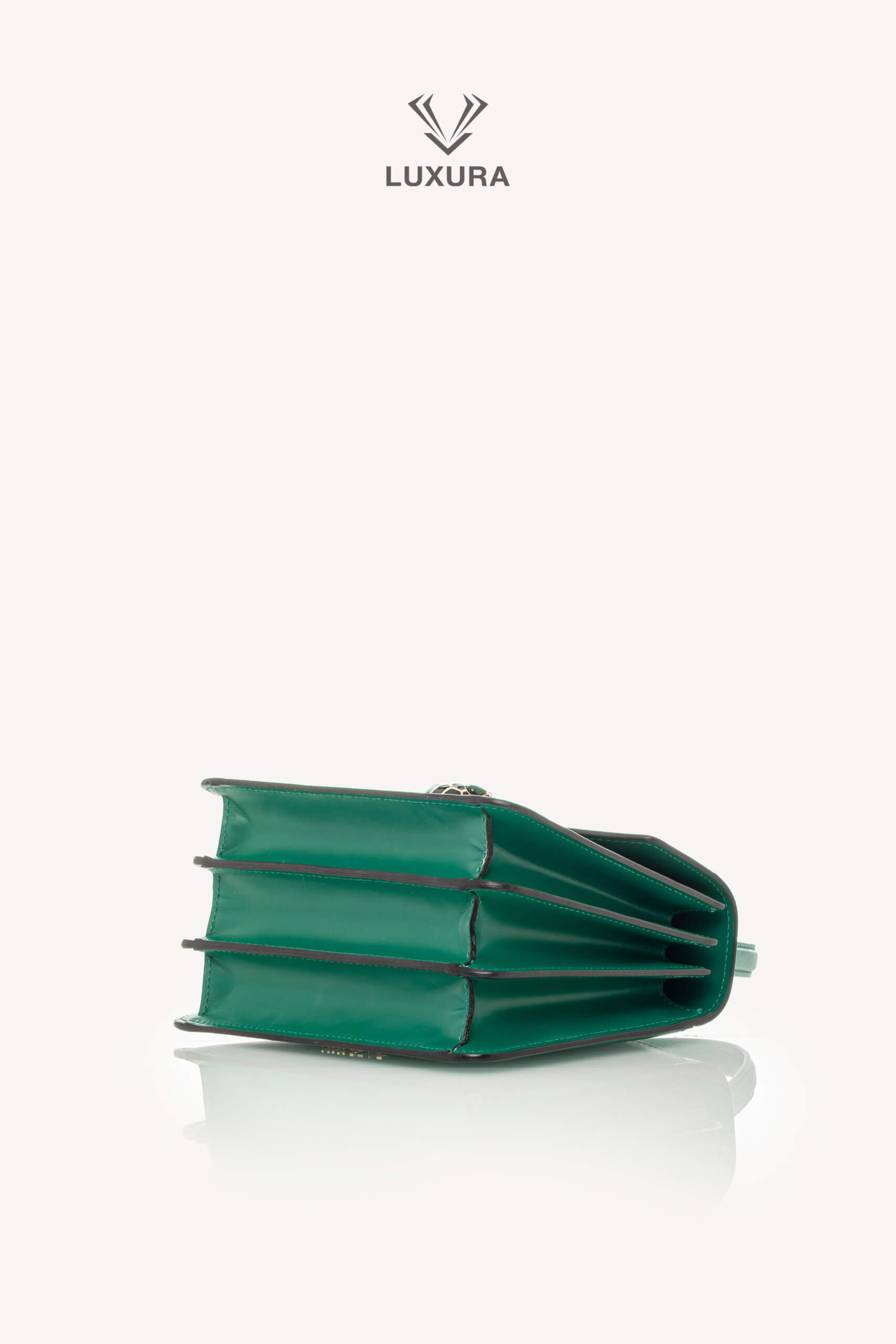 <span style="font-size: 10px;letter-spacing: .15em"></span><br> <strong>BVLGARI</strong><br> <div style="margin-top:10px;font-size:16px">Calfskin Serpenti Forever Top Handle Bag Emerald Green</div><br> - Image 27