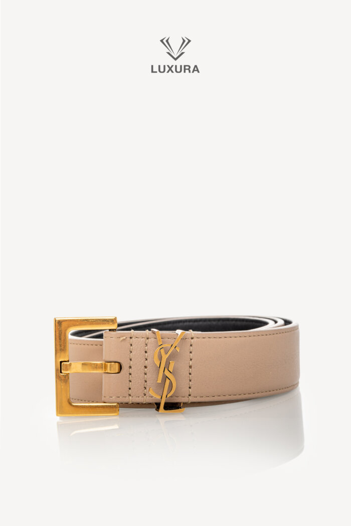<span style="font-size: 10px;letter-spacing: .15em">BEST DEAL</span><br>            <strong>SAINT LAURENT</strong><br>            <div style="margin-top:10px;font-size:16px">Cassandre Belt in Shiny Leather Beige 75</div><br>
