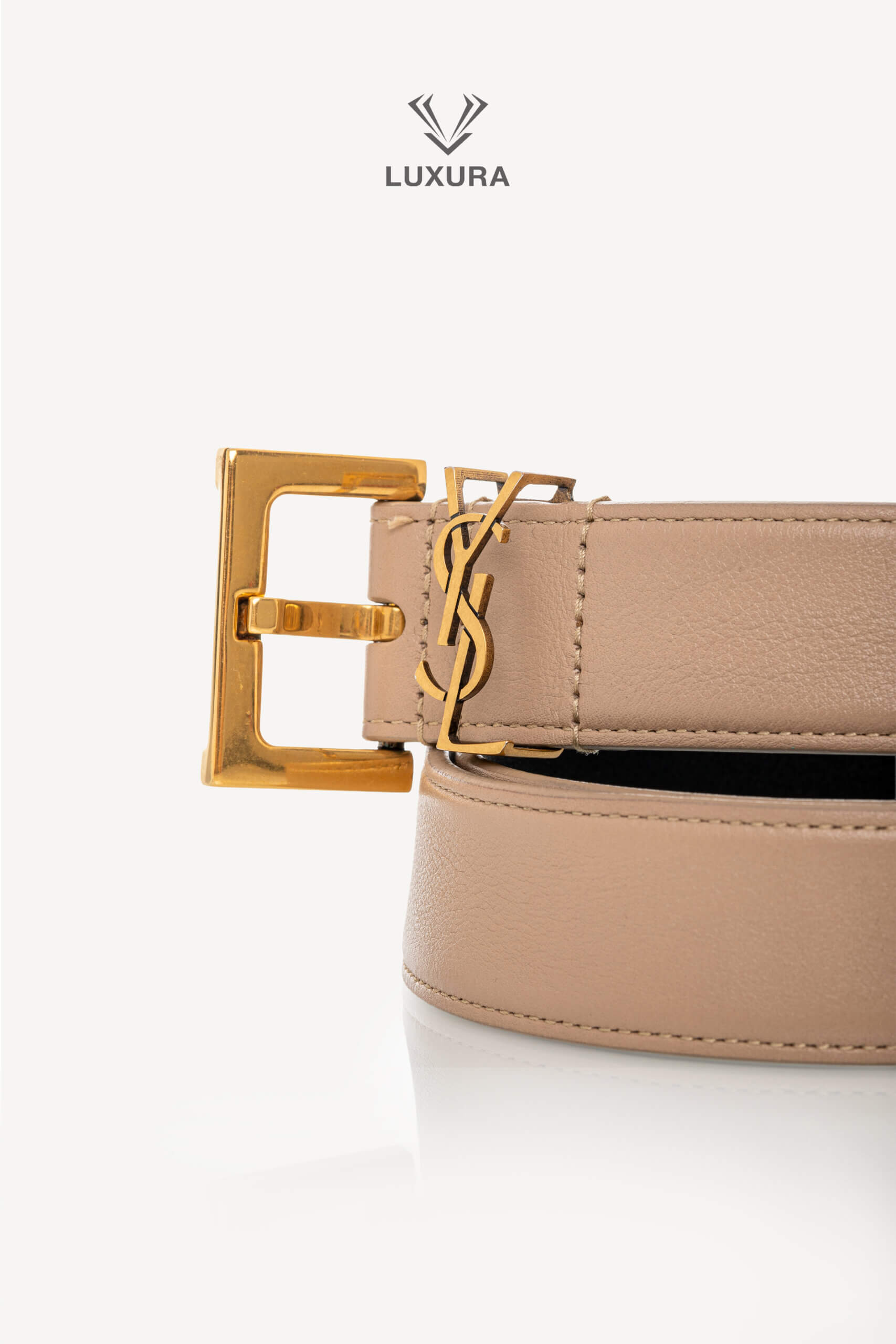 <span style="font-size: 10px;letter-spacing: .15em">BEST DEAL</span><br>            <strong>SAINT LAURENT</strong><br>            <div style="margin-top:10px;font-size:16px">Cassandre Belt in Shiny Leather Beige 75</div><br> - Image 5