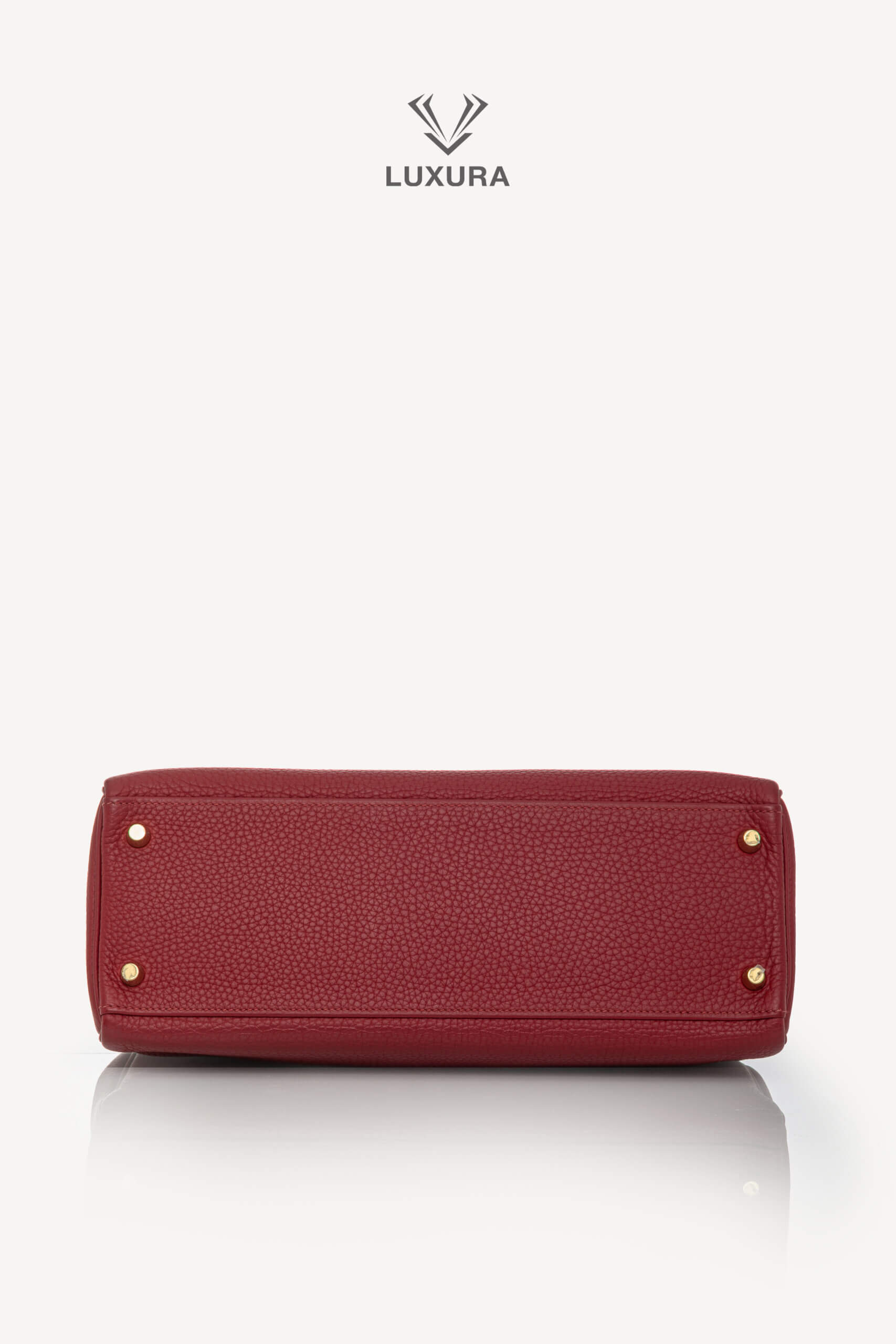 <span style="font-size: 10px;letter-spacing: .15em">HARD TO FIND</span><br>            <strong>HERMES</strong><br>            <div style="margin-top:10px;font-size:16px">Kelly 32 Retourne Togo Rouge Grenat Gold Hardware</div><br> - Image 36