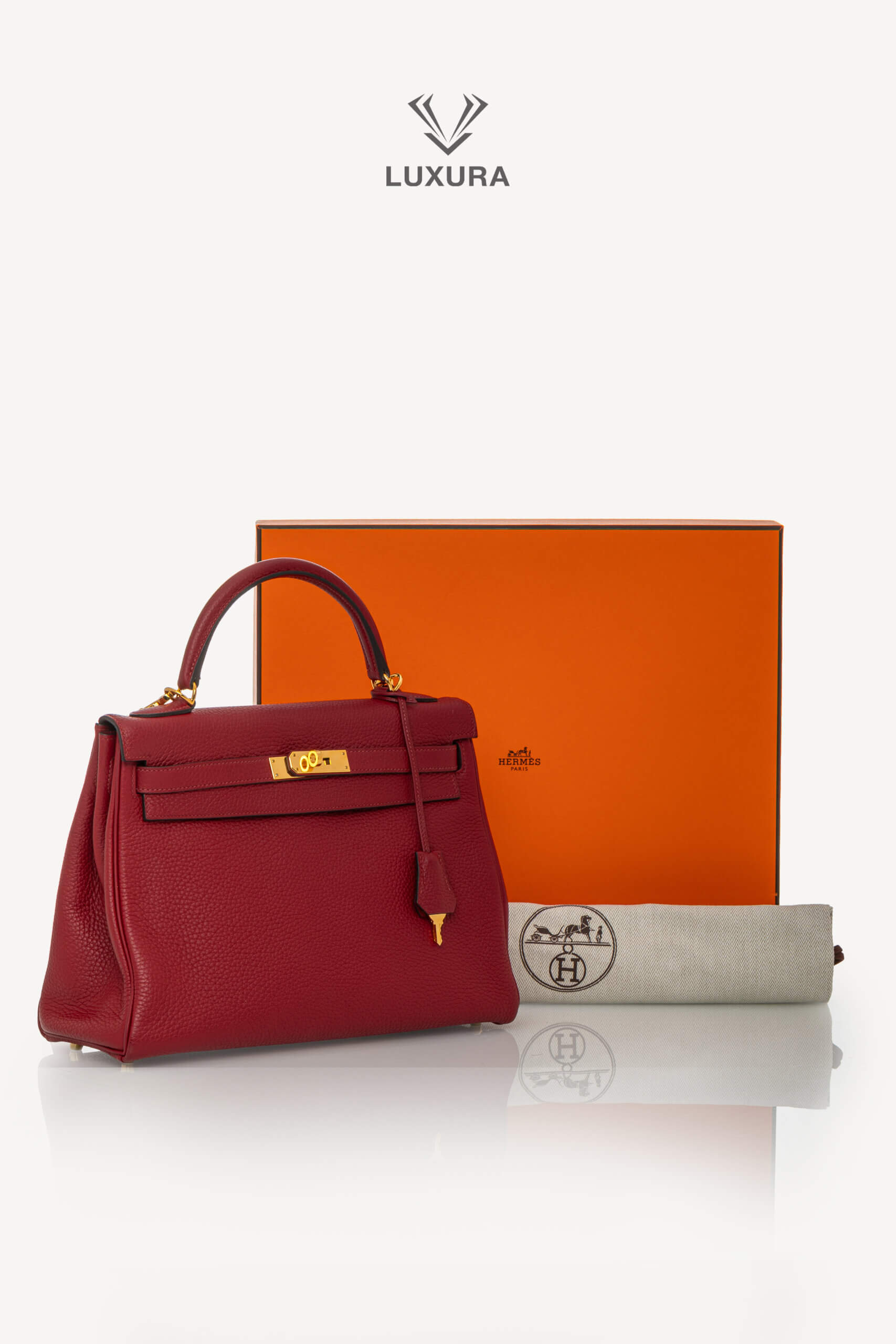 <span style="font-size: 10px;letter-spacing: .15em">HARD TO FIND</span><br>            <strong>HERMES</strong><br>            <div style="margin-top:10px;font-size:16px">Kelly 32 Retourne Togo Rouge Grenat Gold Hardware</div><br> - Image 2