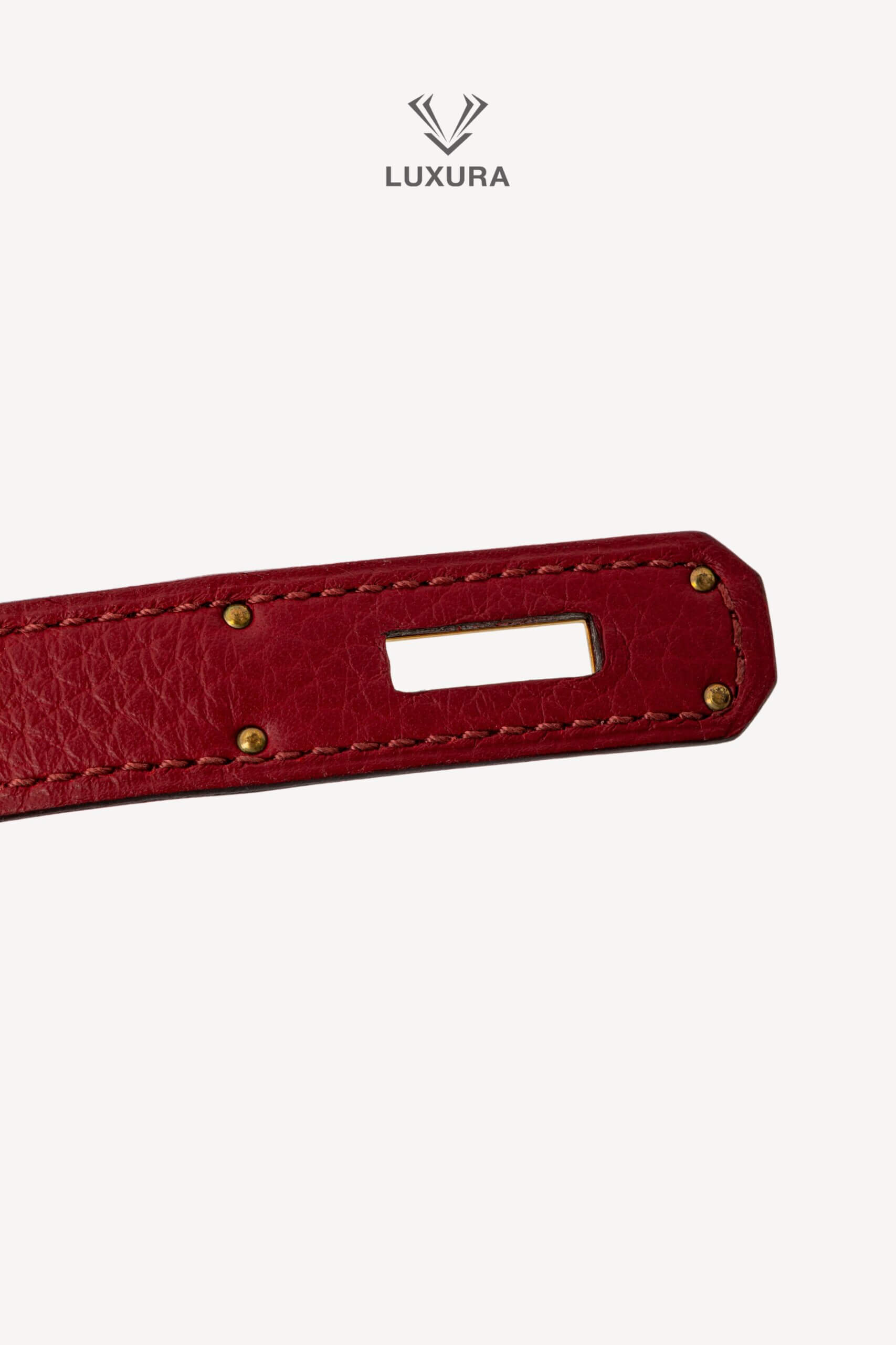 <span style="font-size: 10px;letter-spacing: .15em">HARD TO FIND</span><br>            <strong>HERMES</strong><br>            <div style="margin-top:10px;font-size:16px">Kelly 32 Retourne Togo Rouge Grenat Gold Hardware</div><br> - Image 33