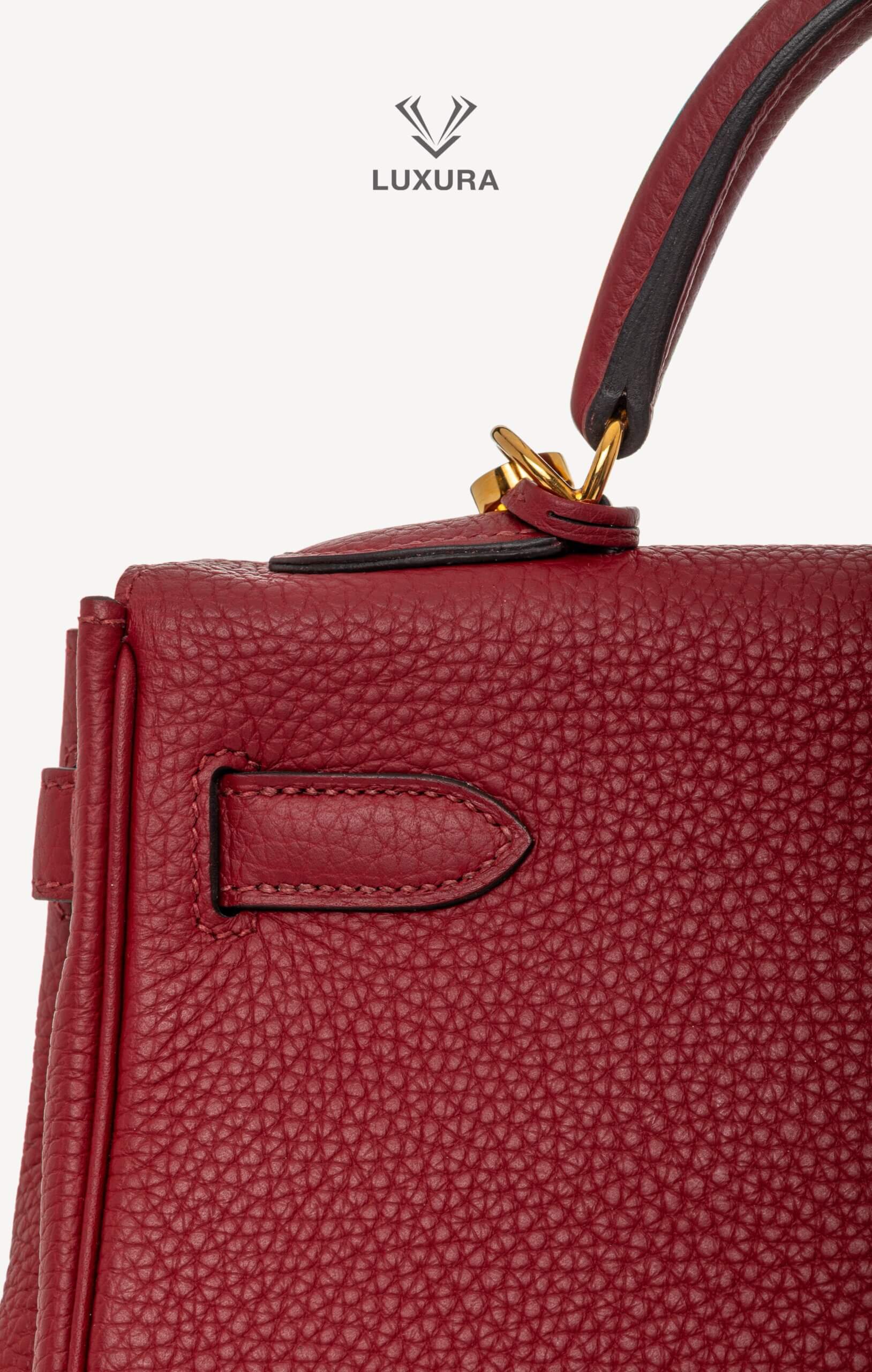 <span style="font-size: 10px;letter-spacing: .15em">HARD TO FIND</span><br>            <strong>HERMES</strong><br>            <div style="margin-top:10px;font-size:16px">Kelly 32 Retourne Togo Rouge Grenat Gold Hardware</div><br> - Image 14