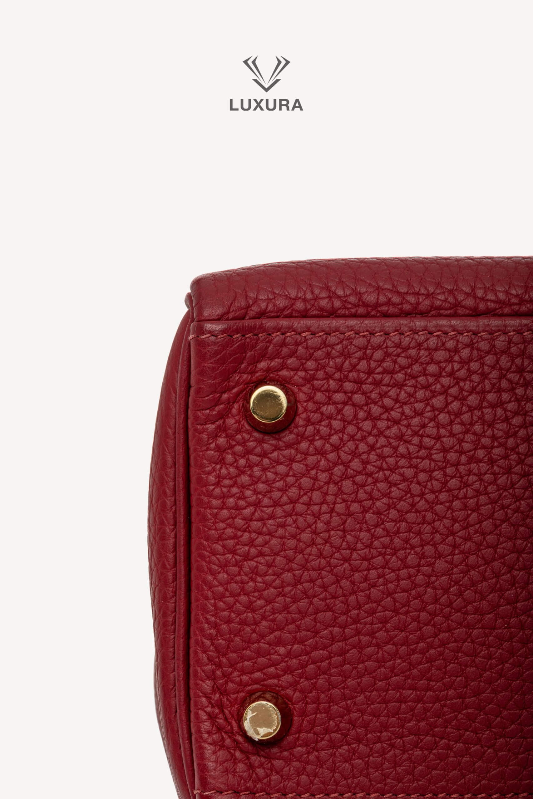 <span style="font-size: 10px;letter-spacing: .15em">HARD TO FIND</span><br>            <strong>HERMES</strong><br>            <div style="margin-top:10px;font-size:16px">Kelly 32 Retourne Togo Rouge Grenat Gold Hardware</div><br> - Image 34