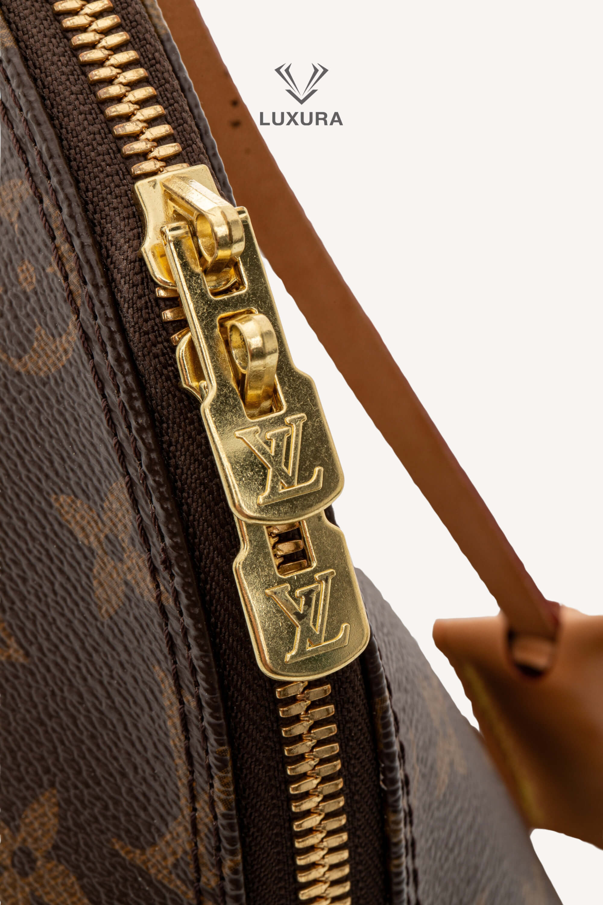<span style="font-size: 10px;letter-spacing: .15em">BEST DEAL</span><br> <strong>LOUIS VUITTON</strong><br> <div style="margin-top:10px;font-size:16px">Alma PM Monogram Canvas Bag M53151</div><br> - Image 14