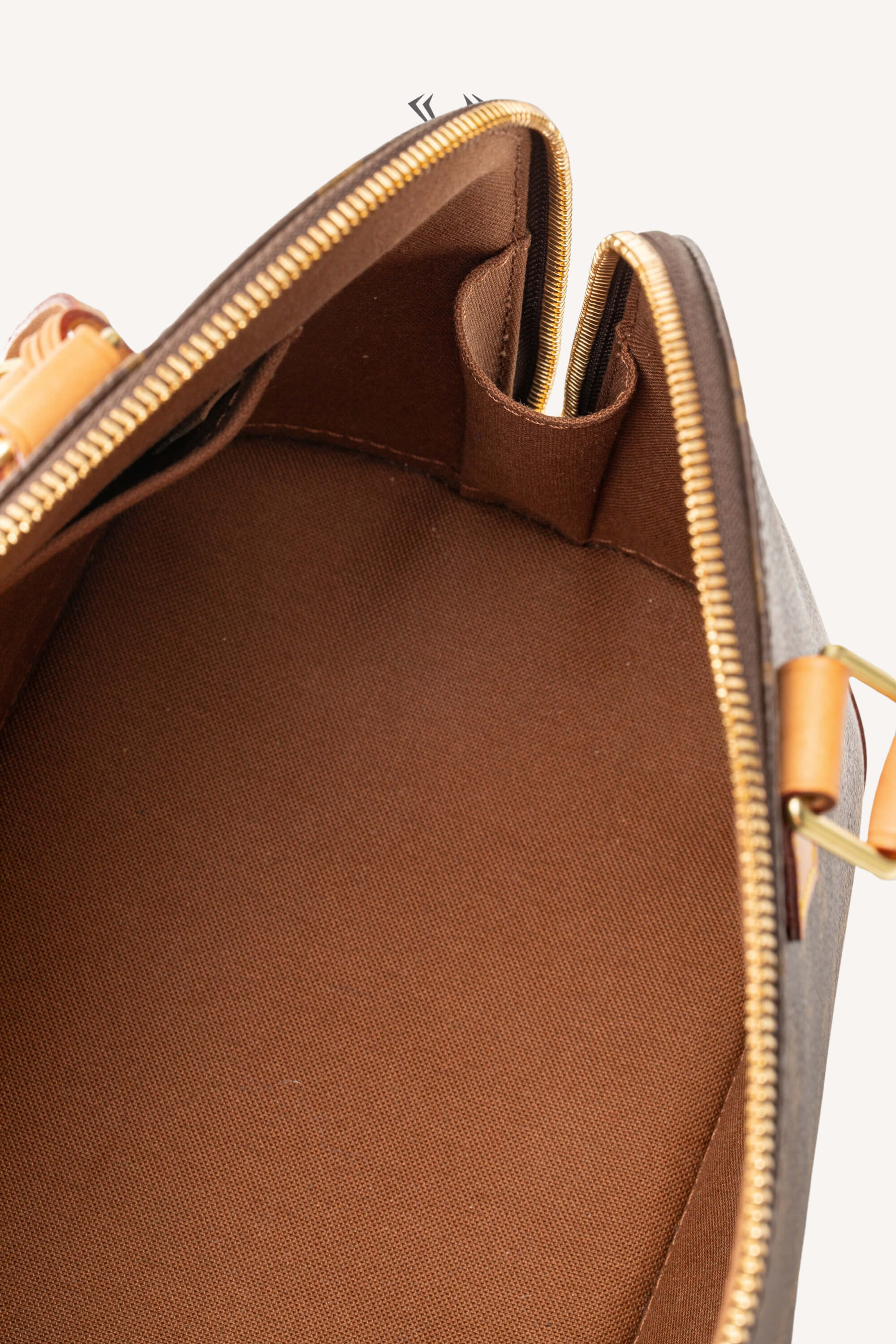 <span style="font-size: 10px;letter-spacing: .15em">BEST DEAL</span><br> <strong>LOUIS VUITTON</strong><br> <div style="margin-top:10px;font-size:16px">Alma PM Monogram Canvas Bag M53151</div><br> - Image 7