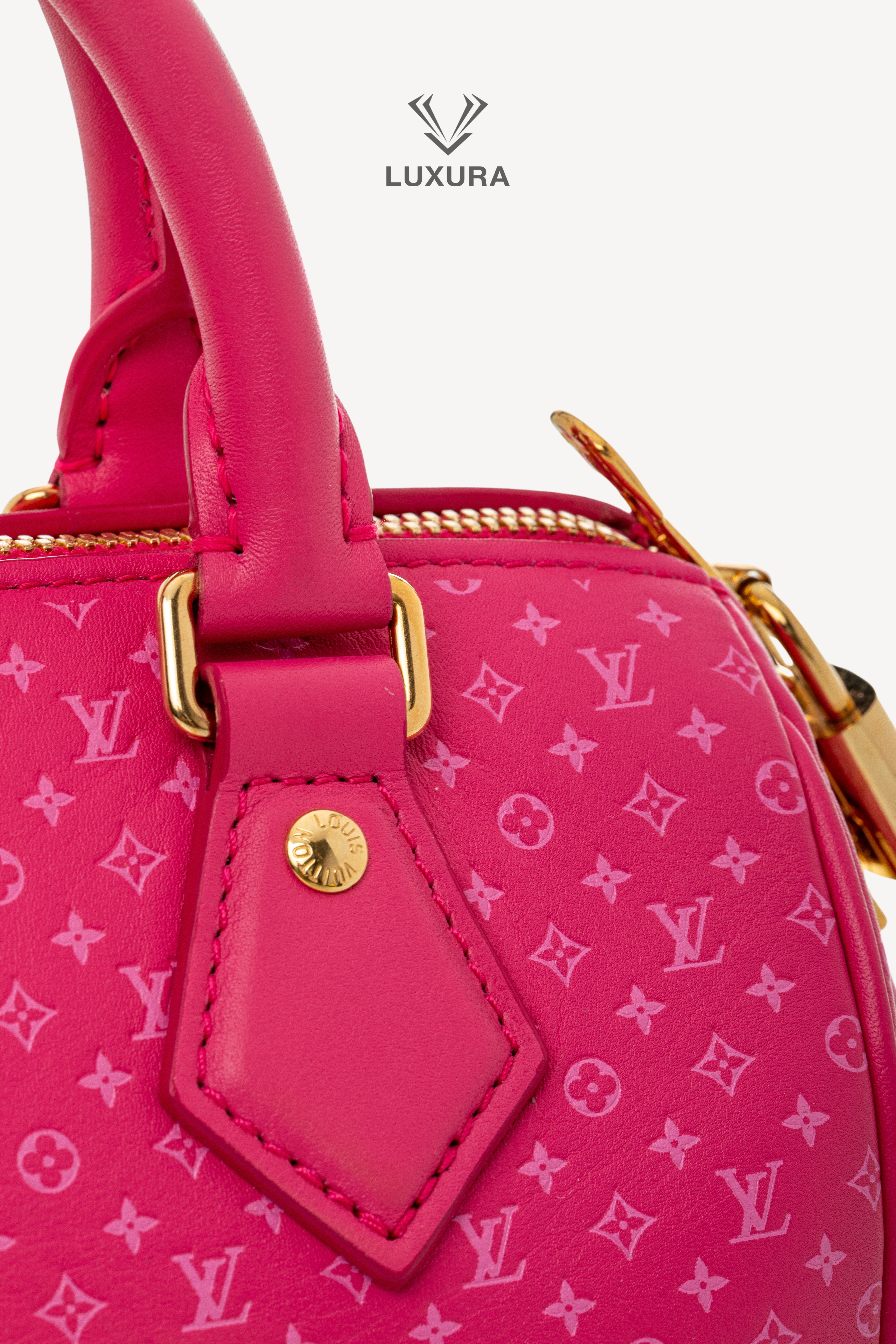 <span style="font-size: 10px;letter-spacing: .15em">HARD TO FIND</span><br>            <strong>LOUIS VUITTON</strong><br>            <div style="margin-top:10px;font-size:16px">Calfskin Nanogram Embossed Speedy Bandouliere 20 Rose</div><br> - Image 17