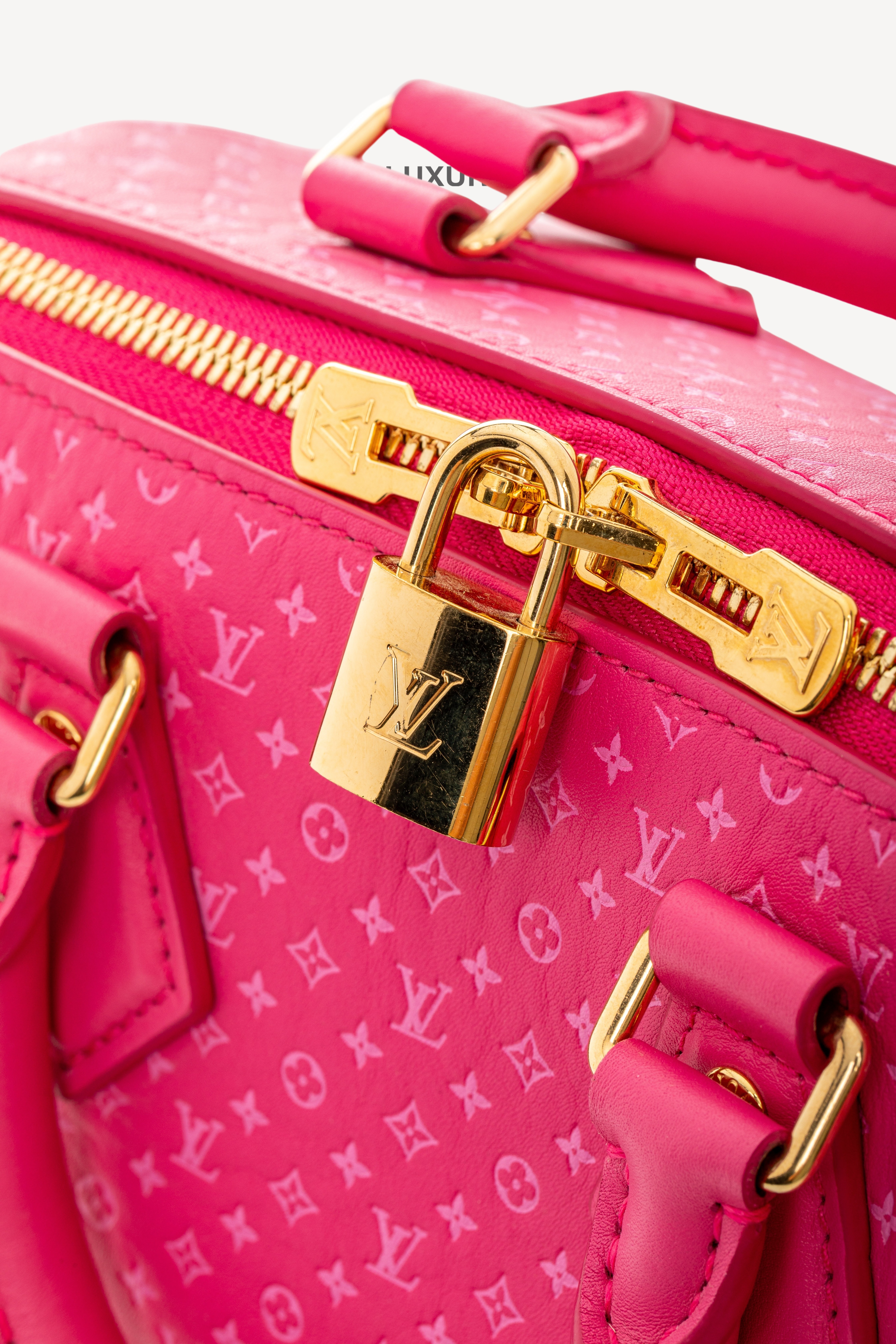 <span style="font-size: 10px;letter-spacing: .15em">HARD TO FIND</span><br>            <strong>LOUIS VUITTON</strong><br>            <div style="margin-top:10px;font-size:16px">Calfskin Nanogram Embossed Speedy Bandouliere 20 Rose</div><br> - Image 11