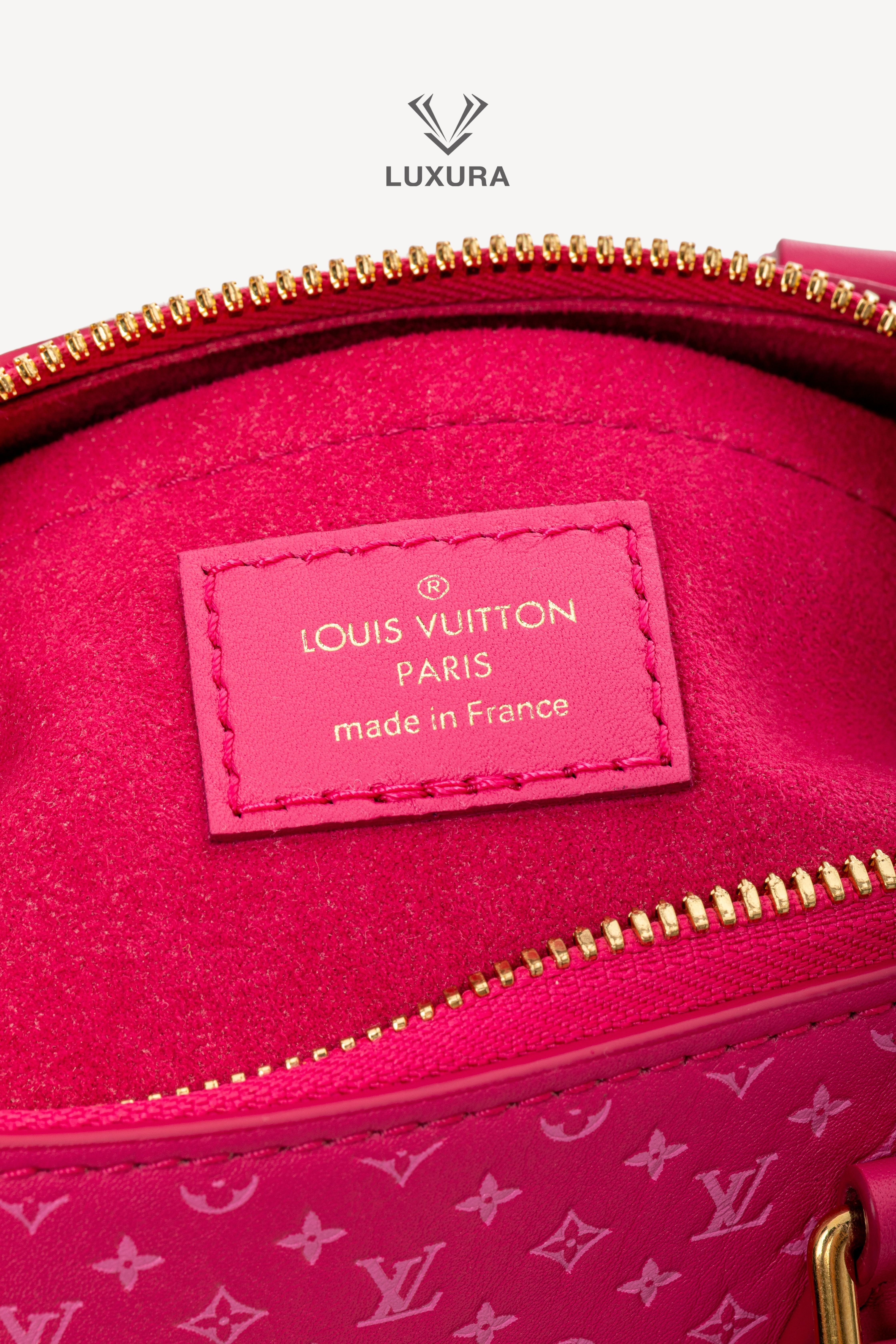 <span style="font-size: 10px;letter-spacing: .15em">HARD TO FIND</span><br>            <strong>LOUIS VUITTON</strong><br>            <div style="margin-top:10px;font-size:16px">Calfskin Nanogram Embossed Speedy Bandouliere 20 Rose</div><br> - Image 14