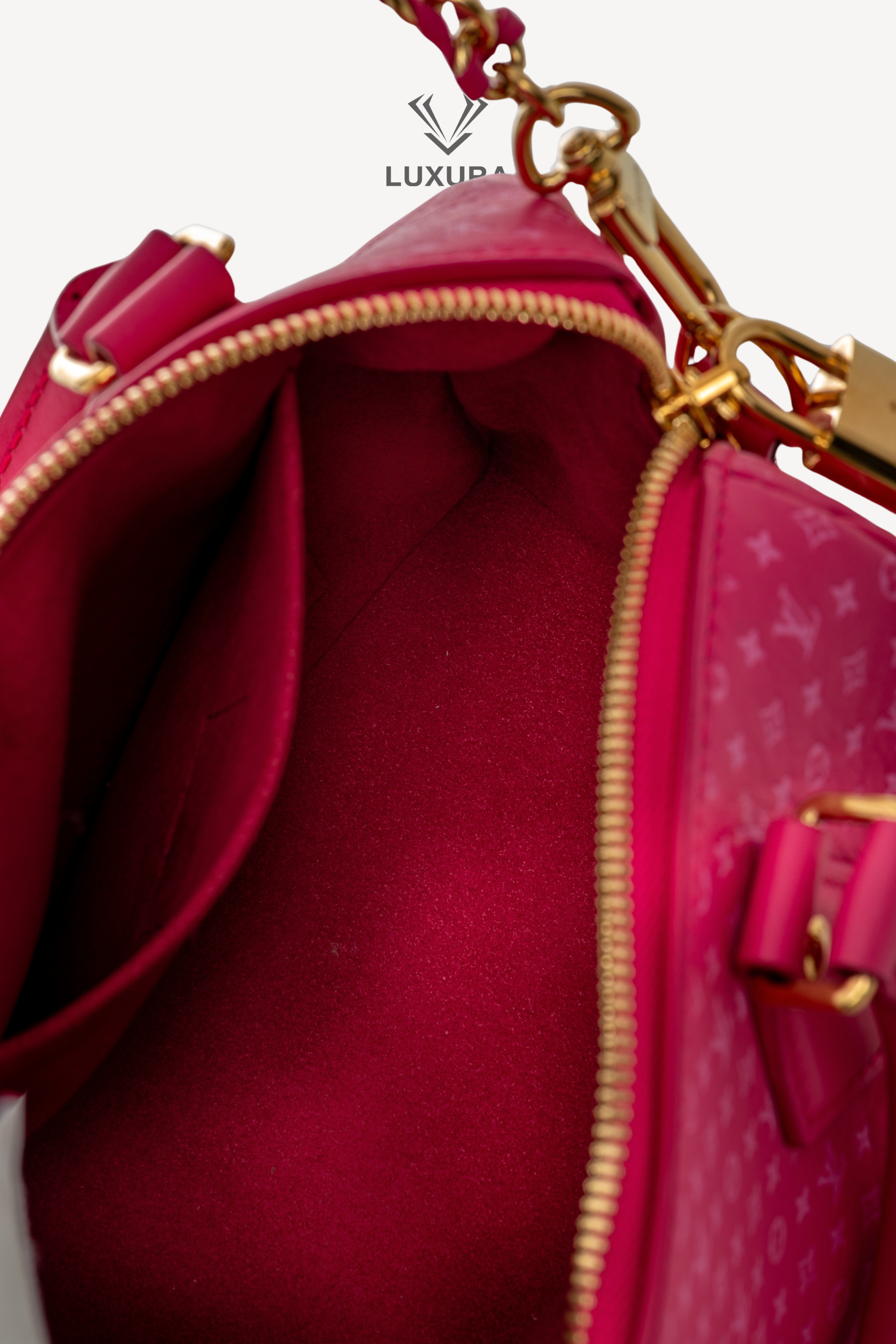 <span style="font-size: 10px;letter-spacing: .15em">HARD TO FIND</span><br>            <strong>LOUIS VUITTON</strong><br>            <div style="margin-top:10px;font-size:16px">Calfskin Nanogram Embossed Speedy Bandouliere 20 Rose</div><br> - Image 13