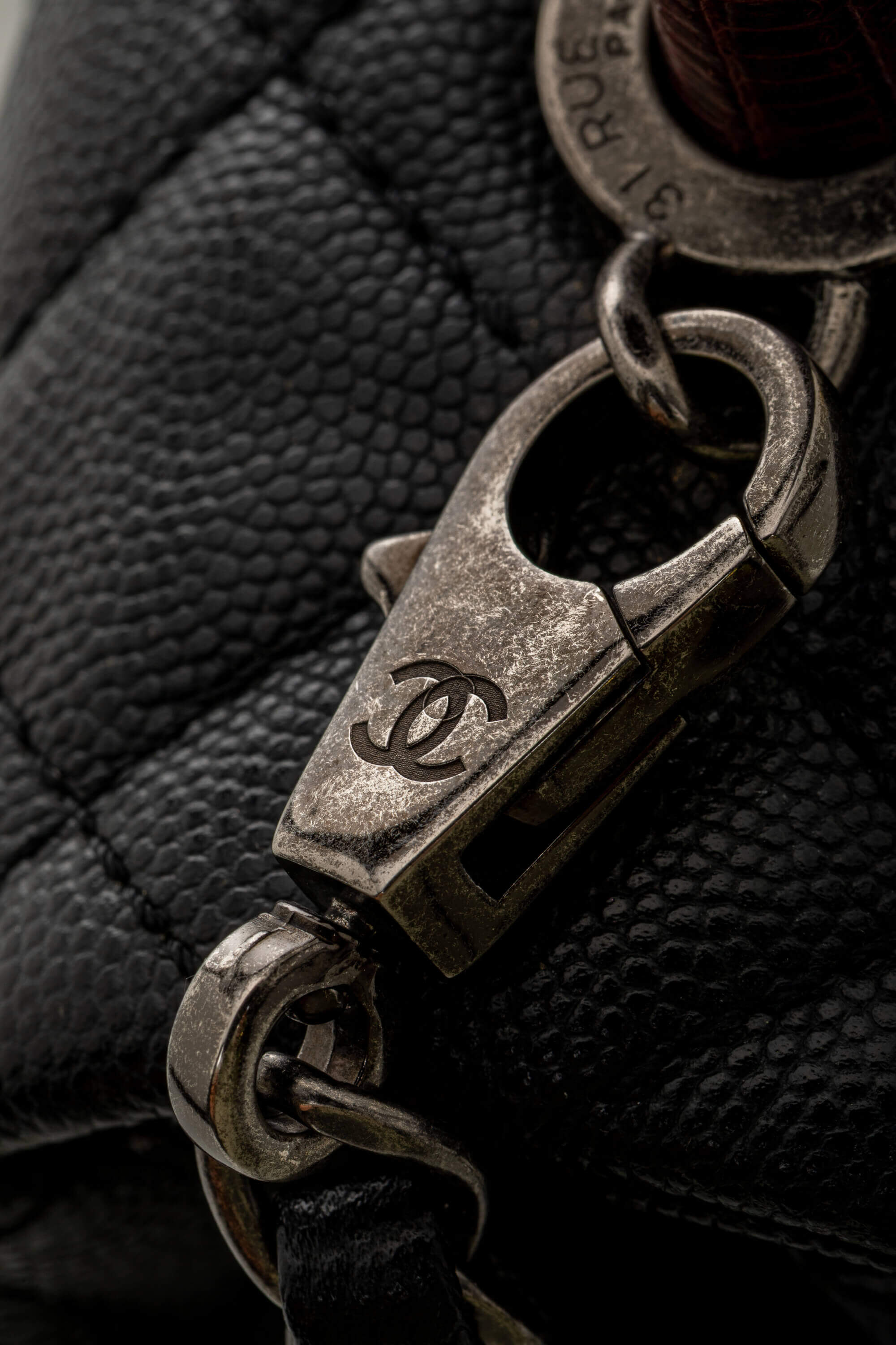 <span style="font-size: 10px;letter-spacing: .15em">HARD TO FIND</span><br> <strong>CHANEL</strong><br> <div style="margin-top:10px;font-size:16px">Lizard Embossed Quilted Large Coco Handle Flap Black</div><br> - Image 16