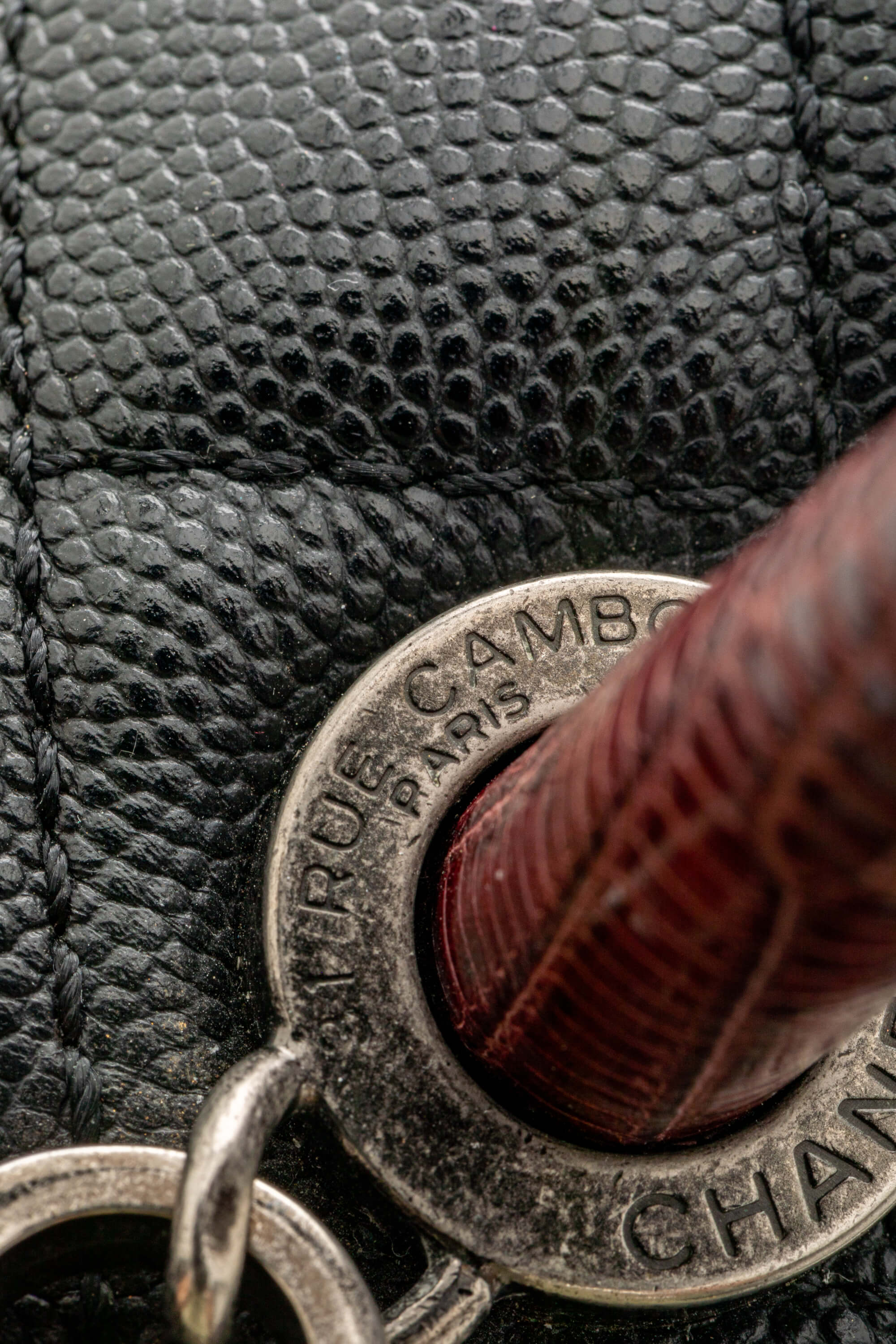 <span style="font-size: 10px;letter-spacing: .15em">HARD TO FIND</span><br> <strong>CHANEL</strong><br> <div style="margin-top:10px;font-size:16px">Lizard Embossed Quilted Large Coco Handle Flap Black</div><br> - Image 17