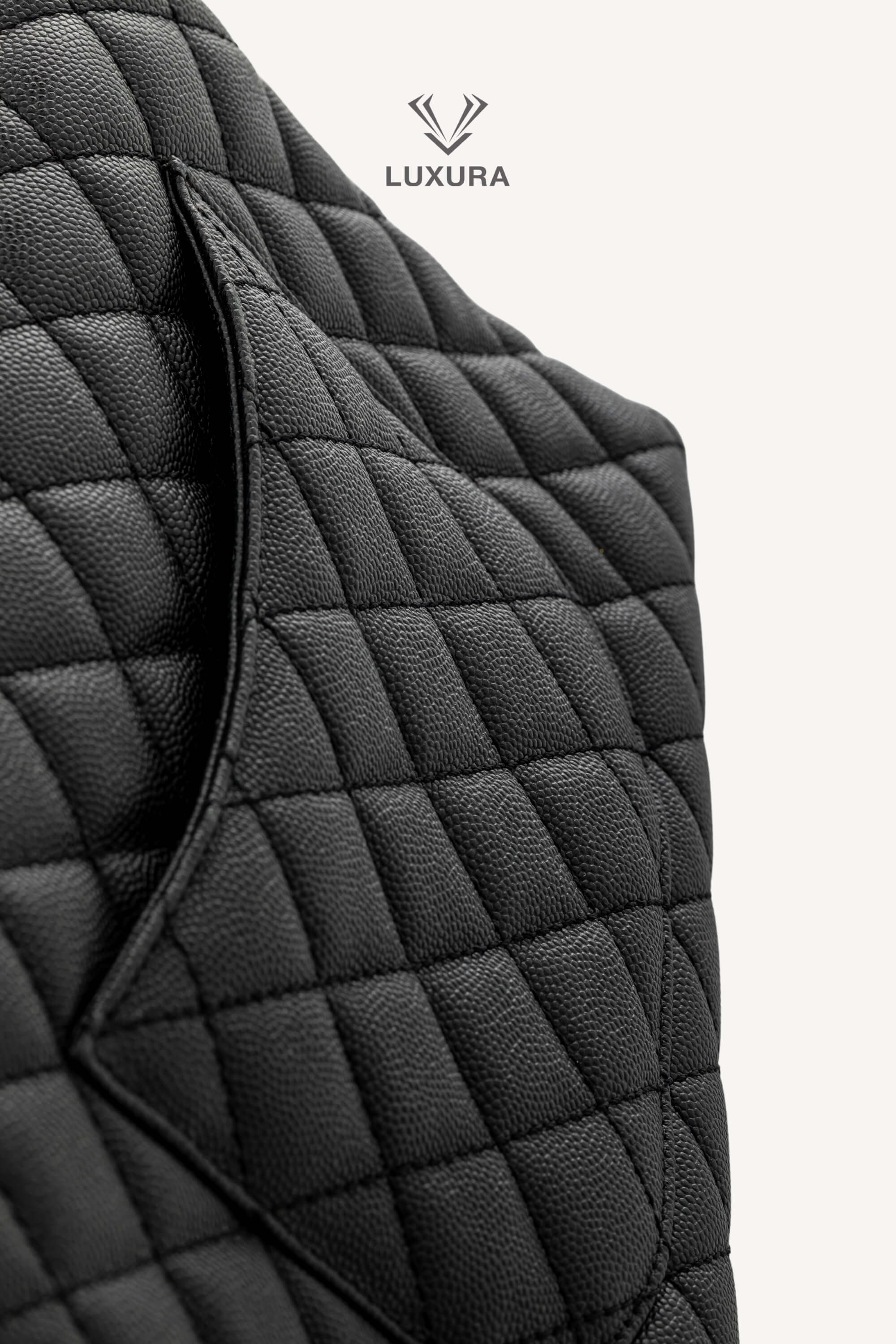 <span style="font-size: 10px;letter-spacing: .15em">HARD TO FIND</span><br> <strong>CHANEL</strong><br> <div style="margin-top:10px;font-size:16px">Lizard Embossed Quilted Large Coco Handle Flap Black</div><br> - Image 13