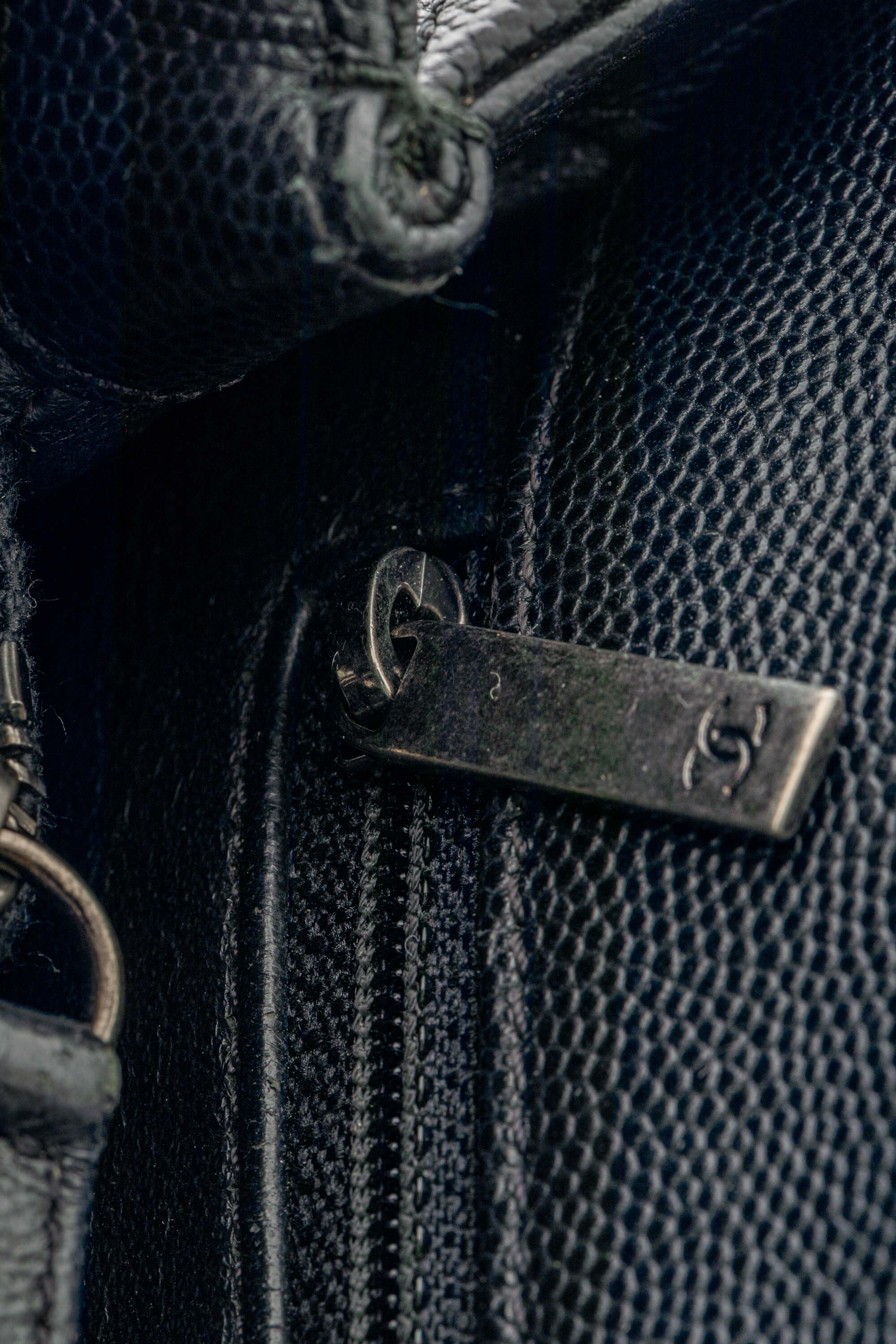 <span style="font-size: 10px;letter-spacing: .15em">HARD TO FIND</span><br> <strong>CHANEL</strong><br> <div style="margin-top:10px;font-size:16px">Lizard Embossed Quilted Large Coco Handle Flap Black</div><br> - Image 20