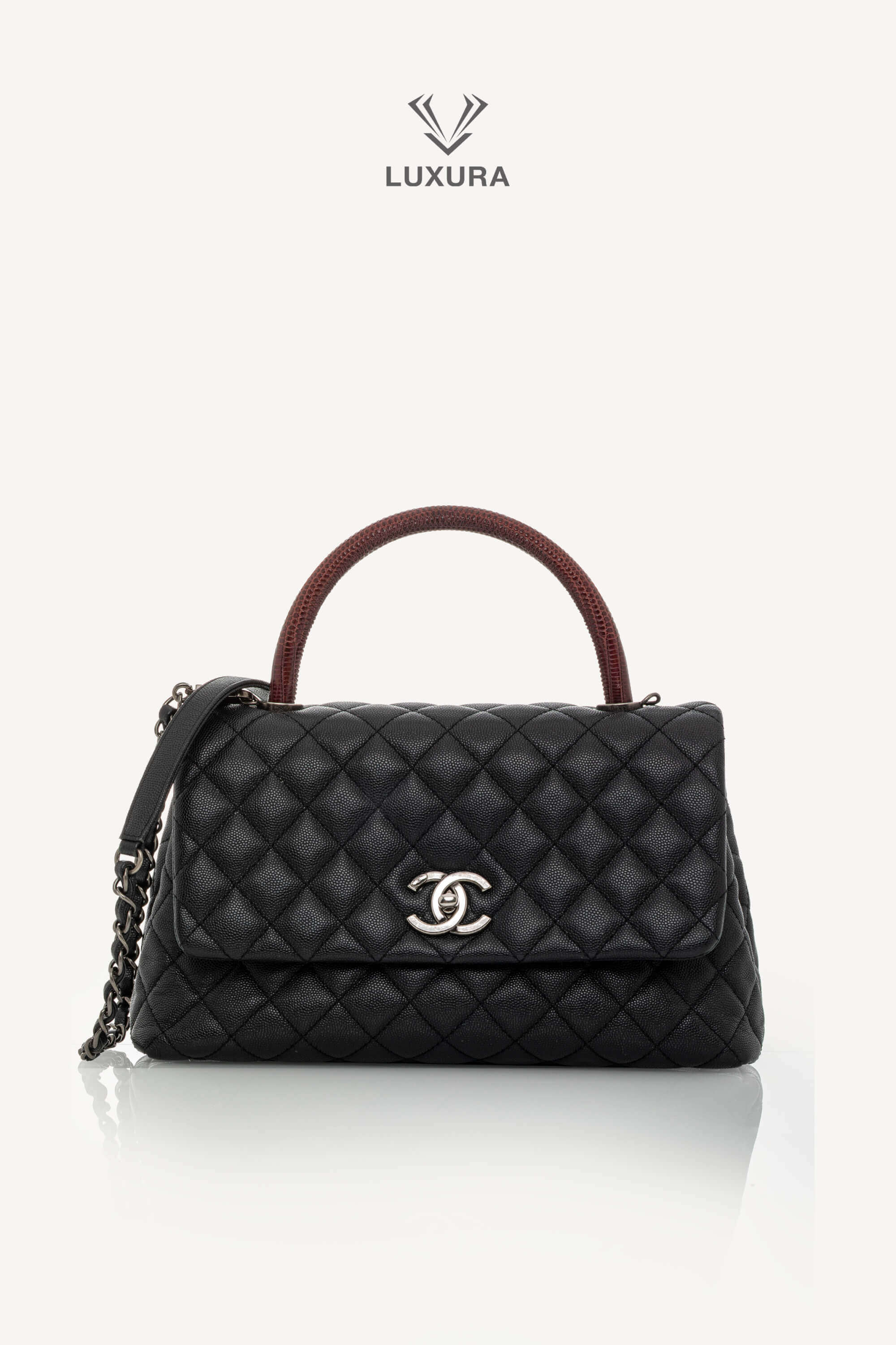 <span style="font-size: 10px;letter-spacing: .15em">HARD TO FIND</span><br> <strong>CHANEL</strong><br> <div style="margin-top:10px;font-size:16px">Lizard Embossed Quilted Large Coco Handle Flap Black</div><br>