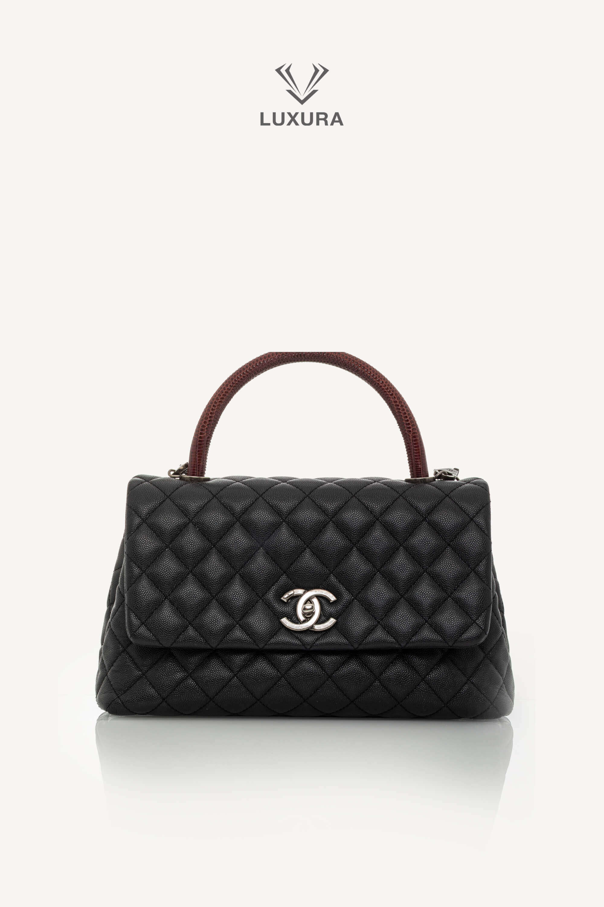 <span style="font-size: 10px;letter-spacing: .15em">HARD TO FIND</span><br> <strong>CHANEL</strong><br> <div style="margin-top:10px;font-size:16px">Lizard Embossed Quilted Large Coco Handle Flap Black</div><br> - Image 7