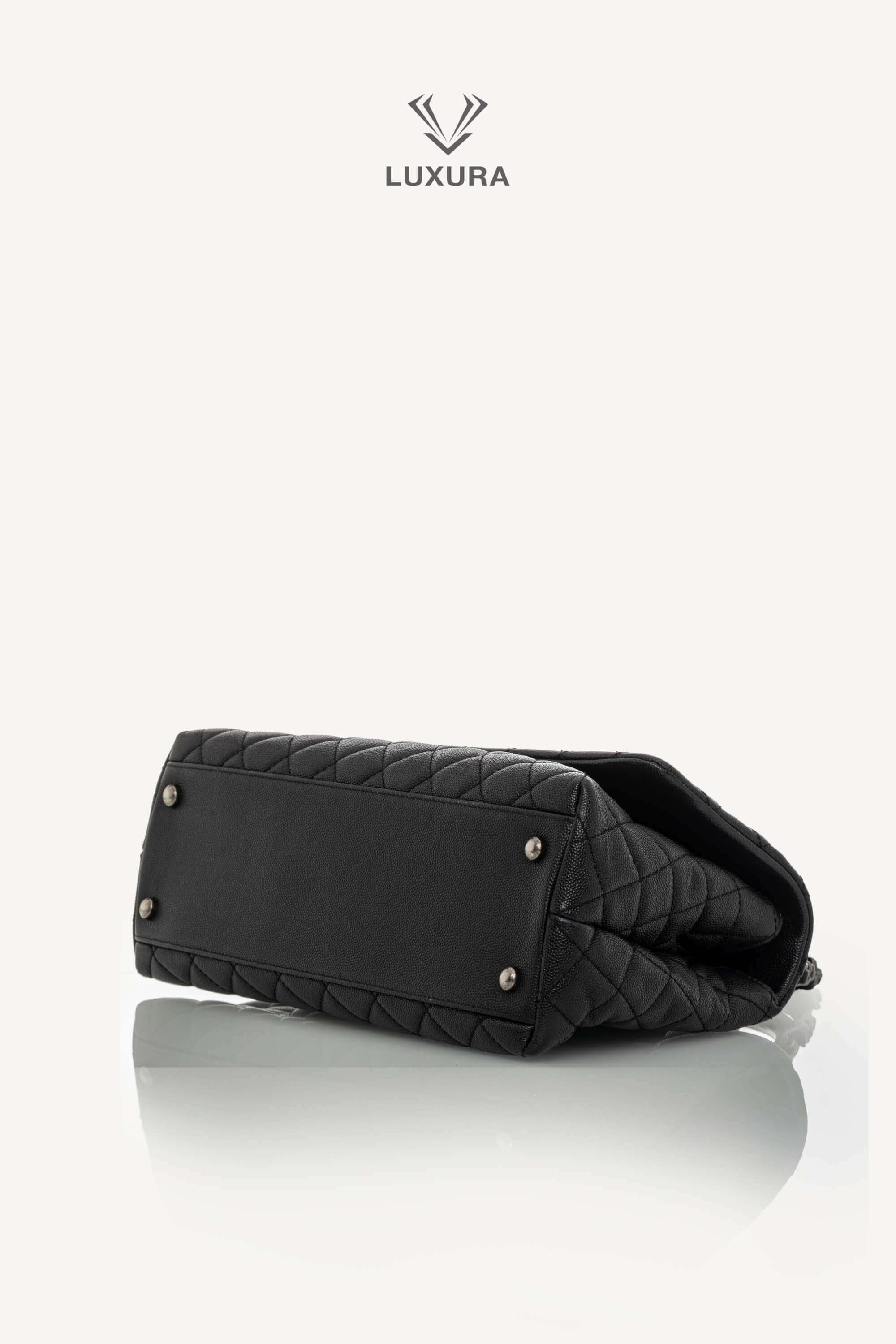 <span style="font-size: 10px;letter-spacing: .15em">HARD TO FIND</span><br> <strong>CHANEL</strong><br> <div style="margin-top:10px;font-size:16px">Lizard Embossed Quilted Large Coco Handle Flap Black</div><br> - Image 30