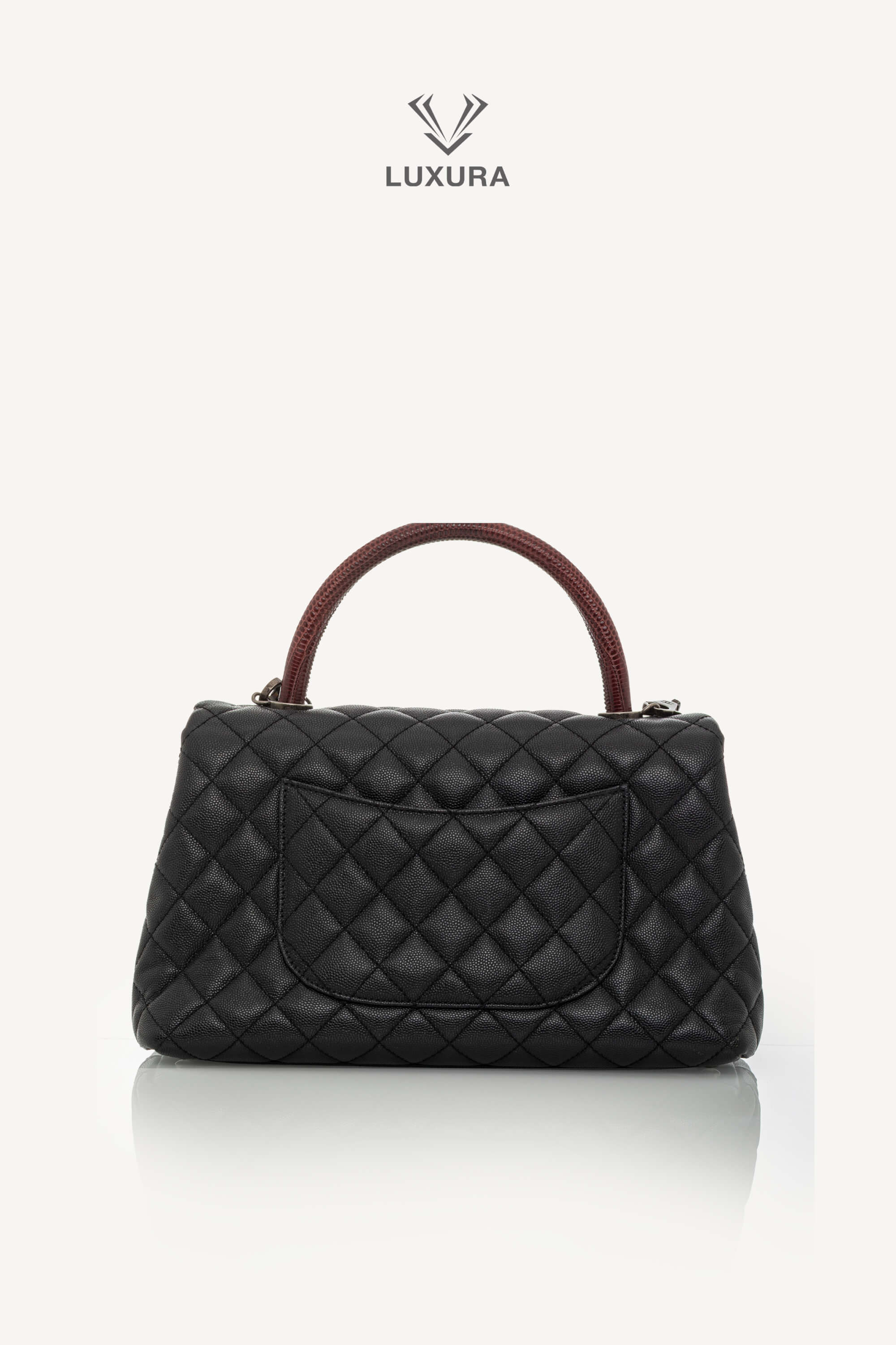 <span style="font-size: 10px;letter-spacing: .15em">HARD TO FIND</span><br> <strong>CHANEL</strong><br> <div style="margin-top:10px;font-size:16px">Lizard Embossed Quilted Large Coco Handle Flap Black</div><br> - Image 8