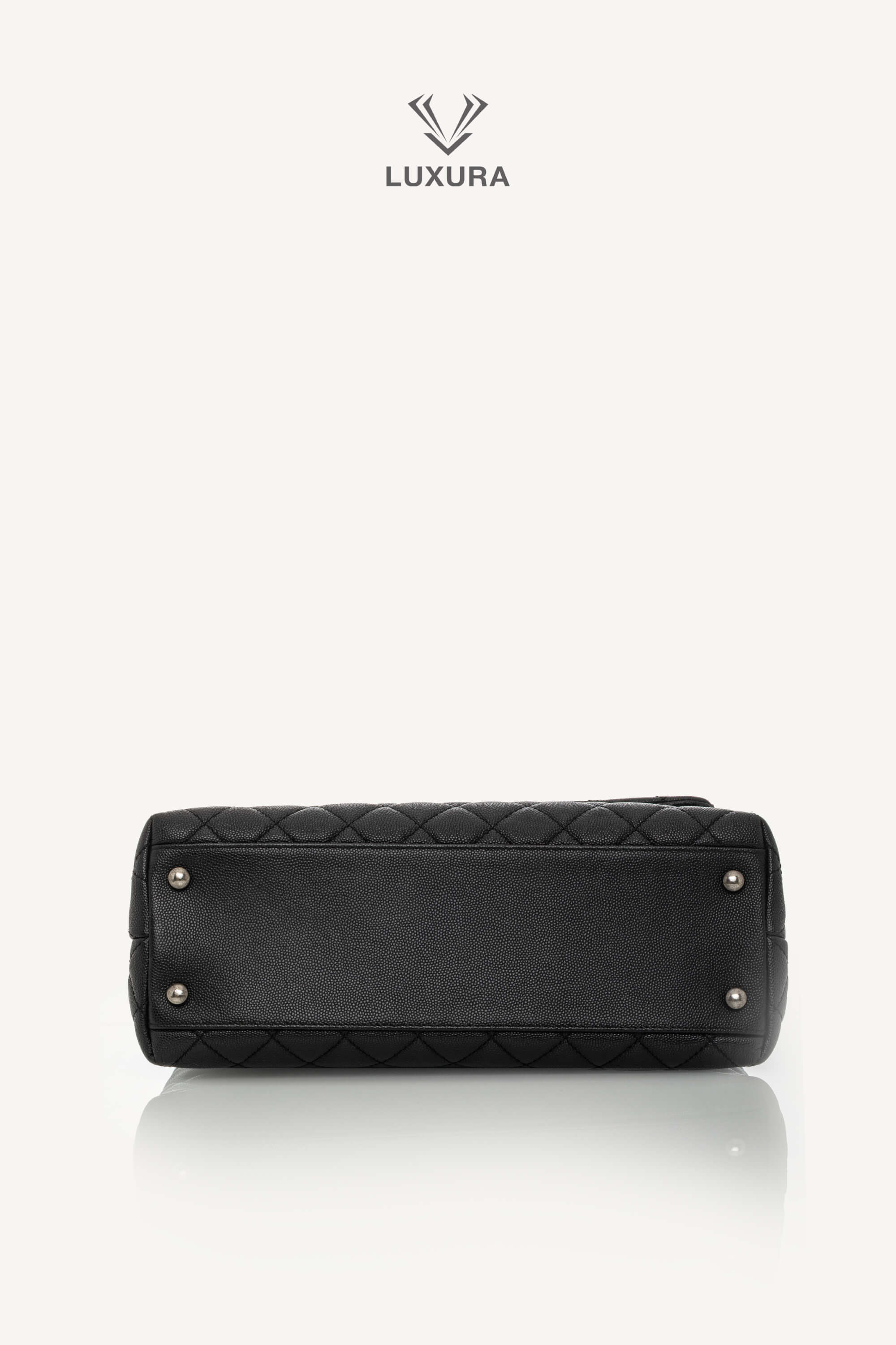 <span style="font-size: 10px;letter-spacing: .15em">HARD TO FIND</span><br> <strong>CHANEL</strong><br> <div style="margin-top:10px;font-size:16px">Lizard Embossed Quilted Large Coco Handle Flap Black</div><br> - Image 29