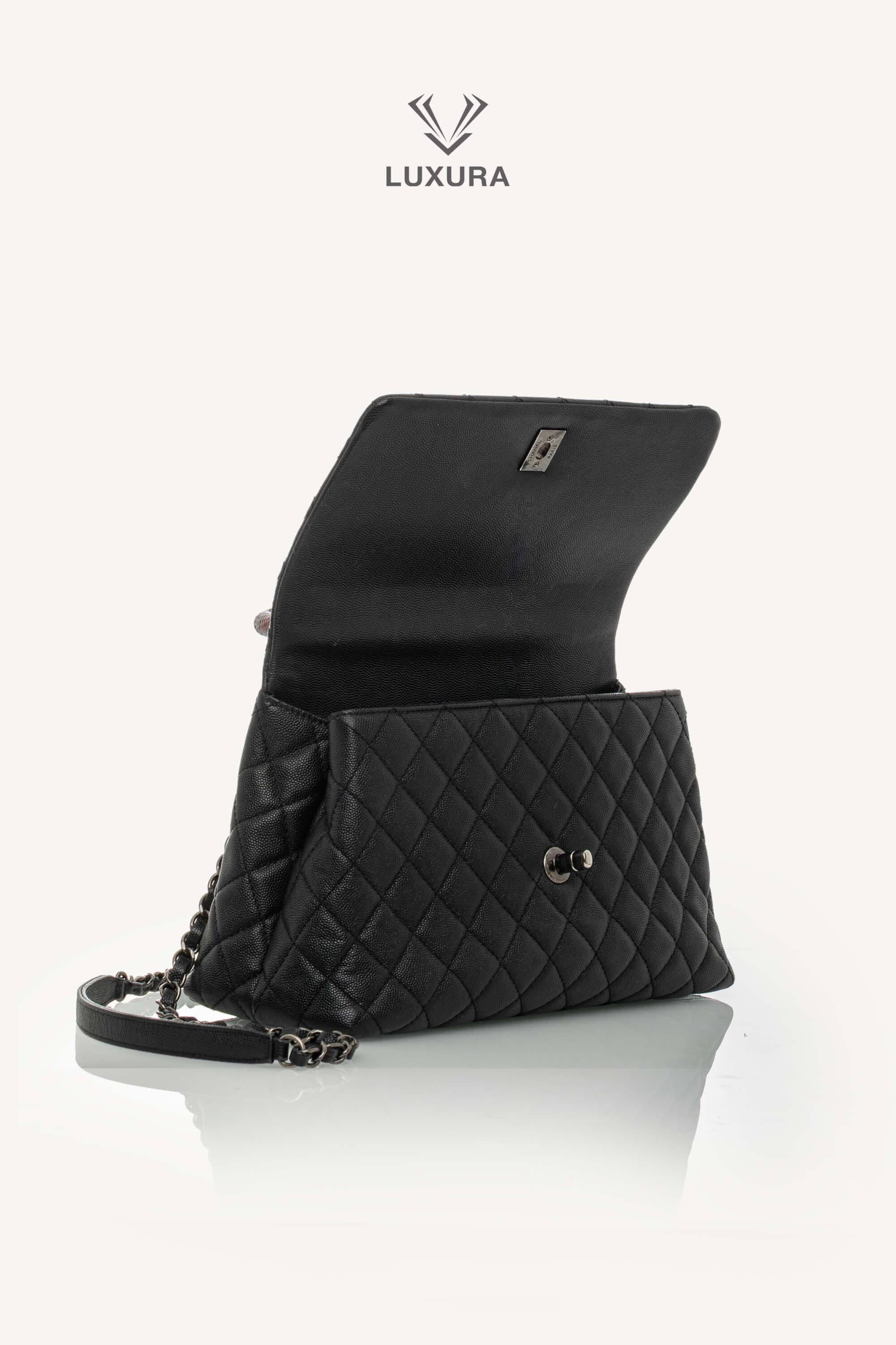 <span style="font-size: 10px;letter-spacing: .15em">HARD TO FIND</span><br> <strong>CHANEL</strong><br> <div style="margin-top:10px;font-size:16px">Lizard Embossed Quilted Large Coco Handle Flap Black</div><br> - Image 10