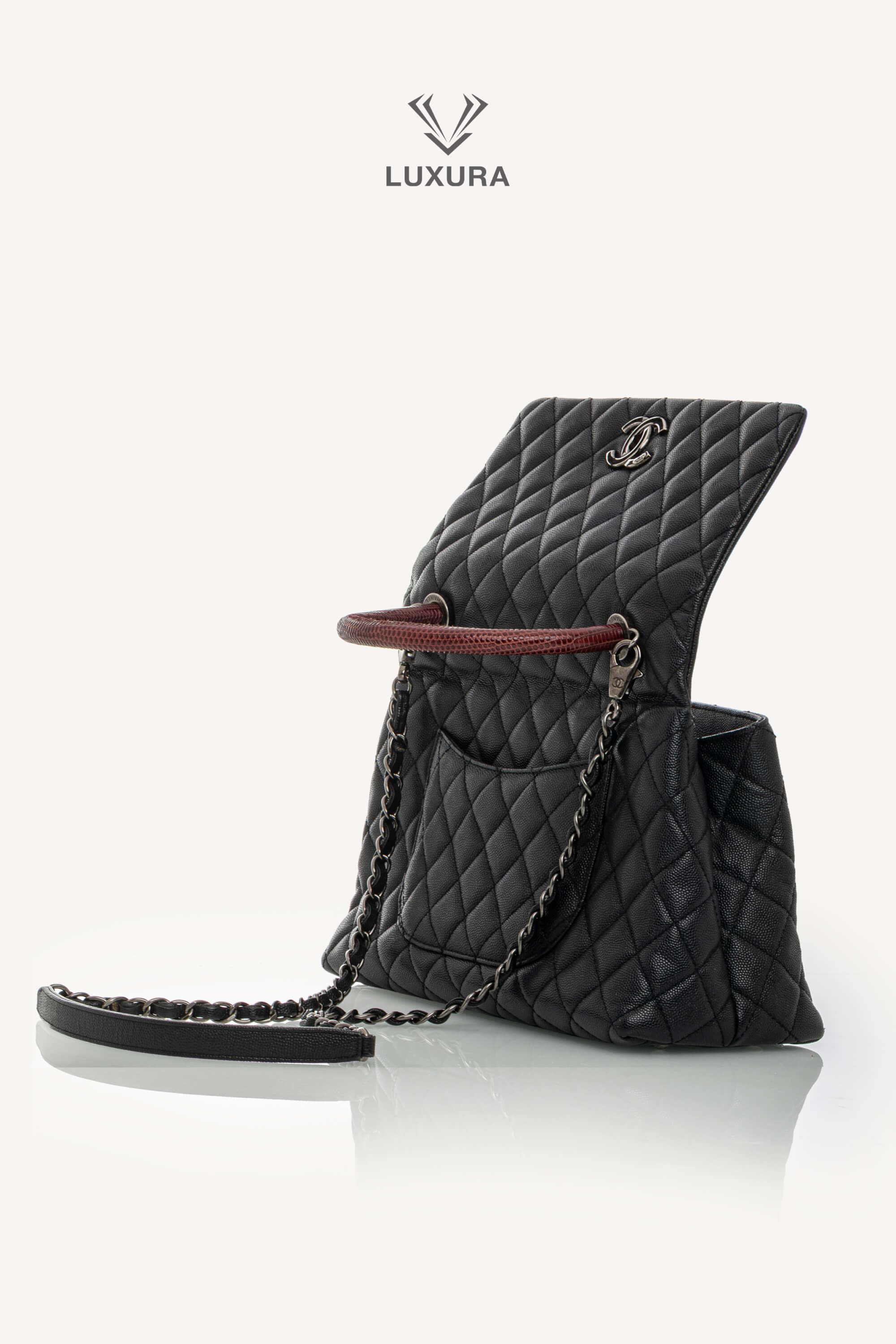 <span style="font-size: 10px;letter-spacing: .15em">HARD TO FIND</span><br> <strong>CHANEL</strong><br> <div style="margin-top:10px;font-size:16px">Lizard Embossed Quilted Large Coco Handle Flap Black</div><br> - Image 9