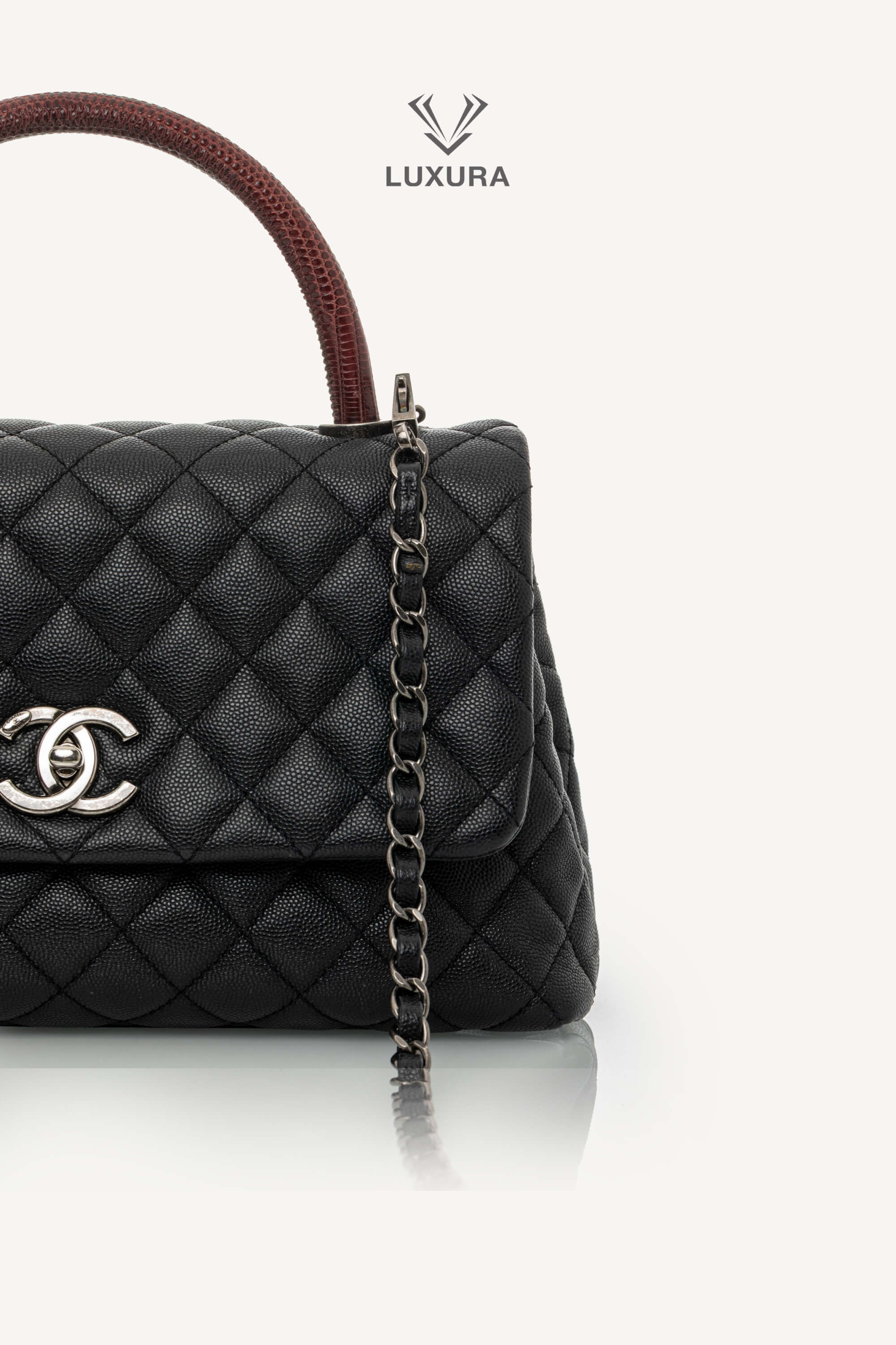 <span style="font-size: 10px;letter-spacing: .15em">HARD TO FIND</span><br> <strong>CHANEL</strong><br> <div style="margin-top:10px;font-size:16px">Lizard Embossed Quilted Large Coco Handle Flap Black</div><br> - Image 11